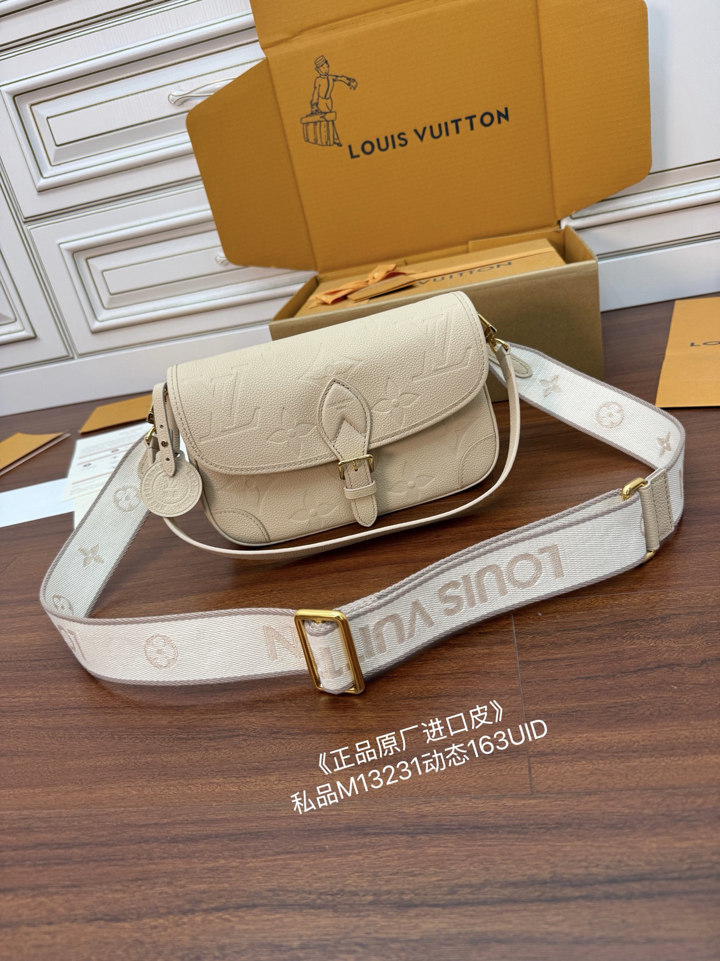 Louis Vuitton White Embossed Leather Shoulder Bag, 23x16x8.5cm 4 i1753797436208 8364 0 2