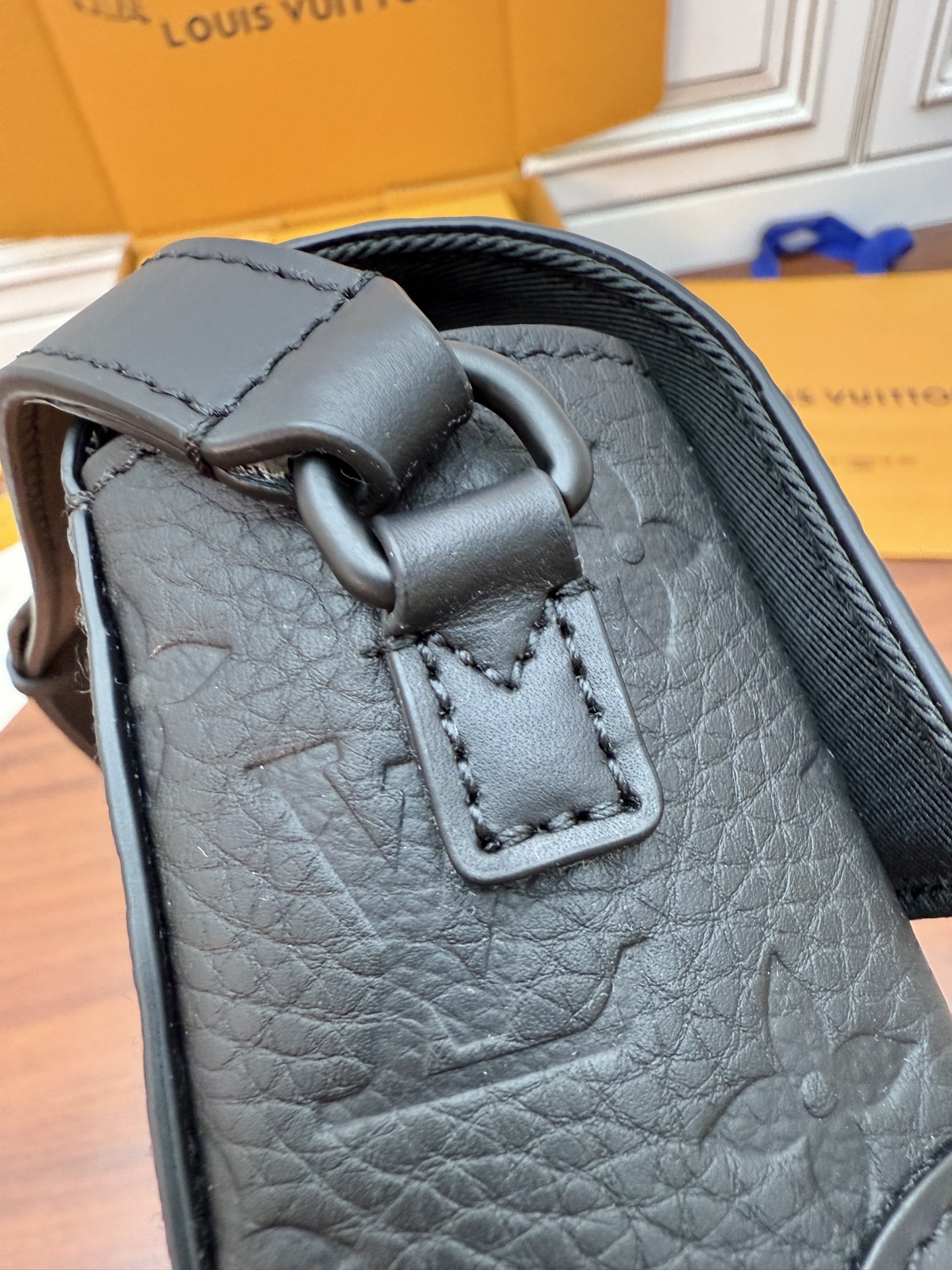 Louis Vuitton M81746 Black Leather Crossbody Bag with Diamond Pattern 4 i1753844924013 1904 0 3