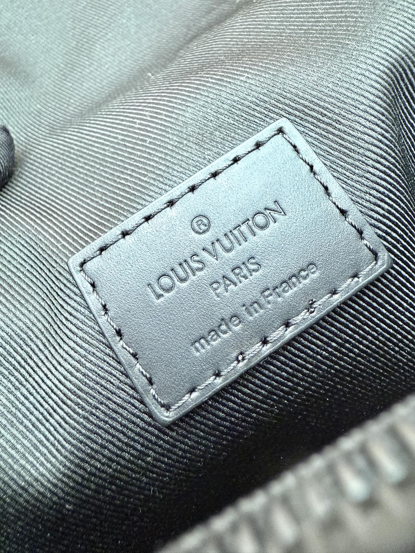 Louis Vuitton M81746 Black Leather Crossbody Bag with Diamond Pattern 8 i1753844933191 5353 0 7