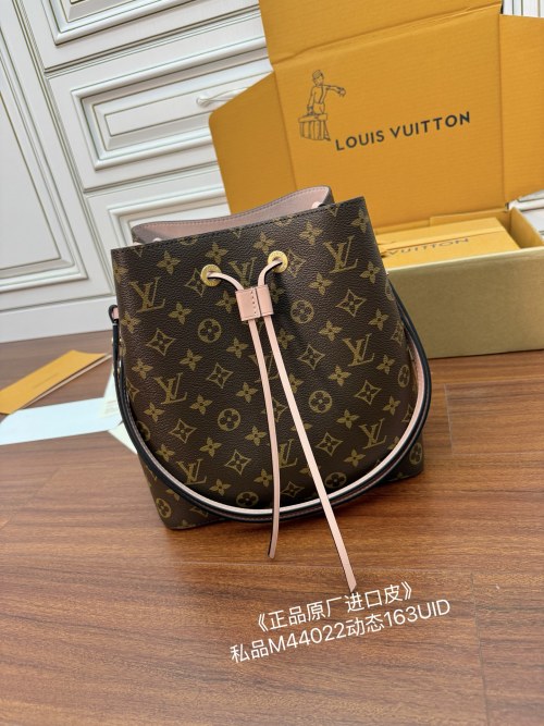 Louis Vuitton Monogram Canvas NéoNoé Bag, 26 x 26 x 17.5CM 1 Louis Vuitton Monogram Canvas NéoNoé Bag, 26 x 26 x 17.5CM