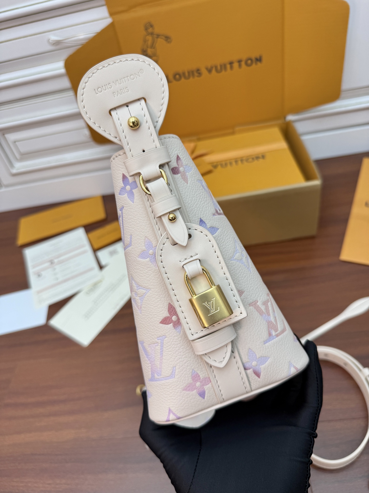 Louis Vuitton M25673 White Leather Handbag, 16x18x12cm - Designer Luxury 9 i1754708045625 7674 0 7