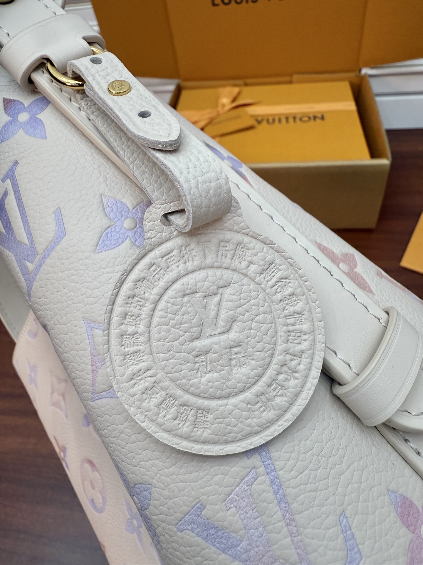 Louis Vuitton M25673 White Leather Handbag, 16x18x12cm - Designer Luxury 10 i1754708050553 5498 0 8