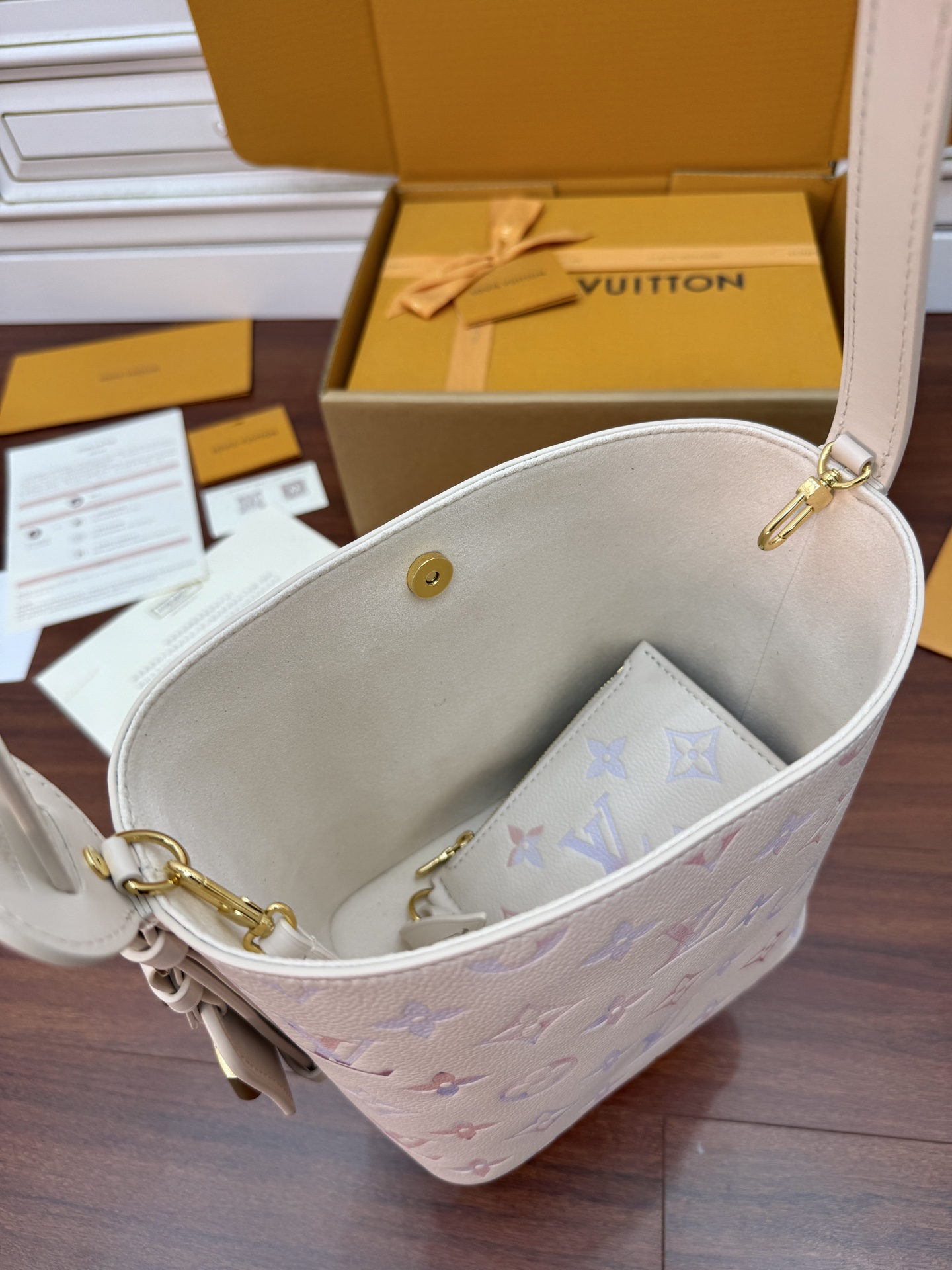 Louis Vuitton M25673 White Leather Handbag, 16x18x12cm - Designer Luxury 8 i1754708050900 7569 0 6