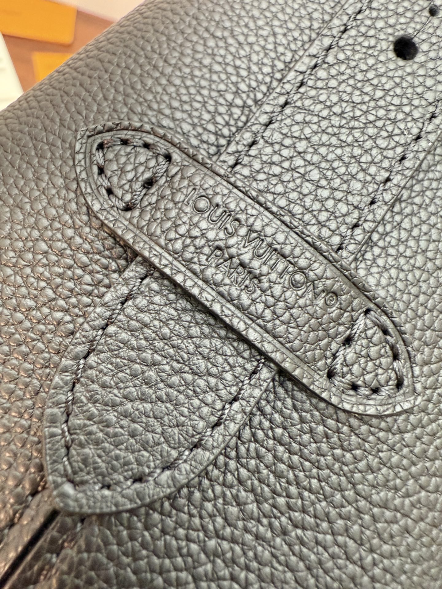 Louis Vuitton M25543 Black Leather Bucket Bag with Pouch 8 i1755487493629 1996 0 6