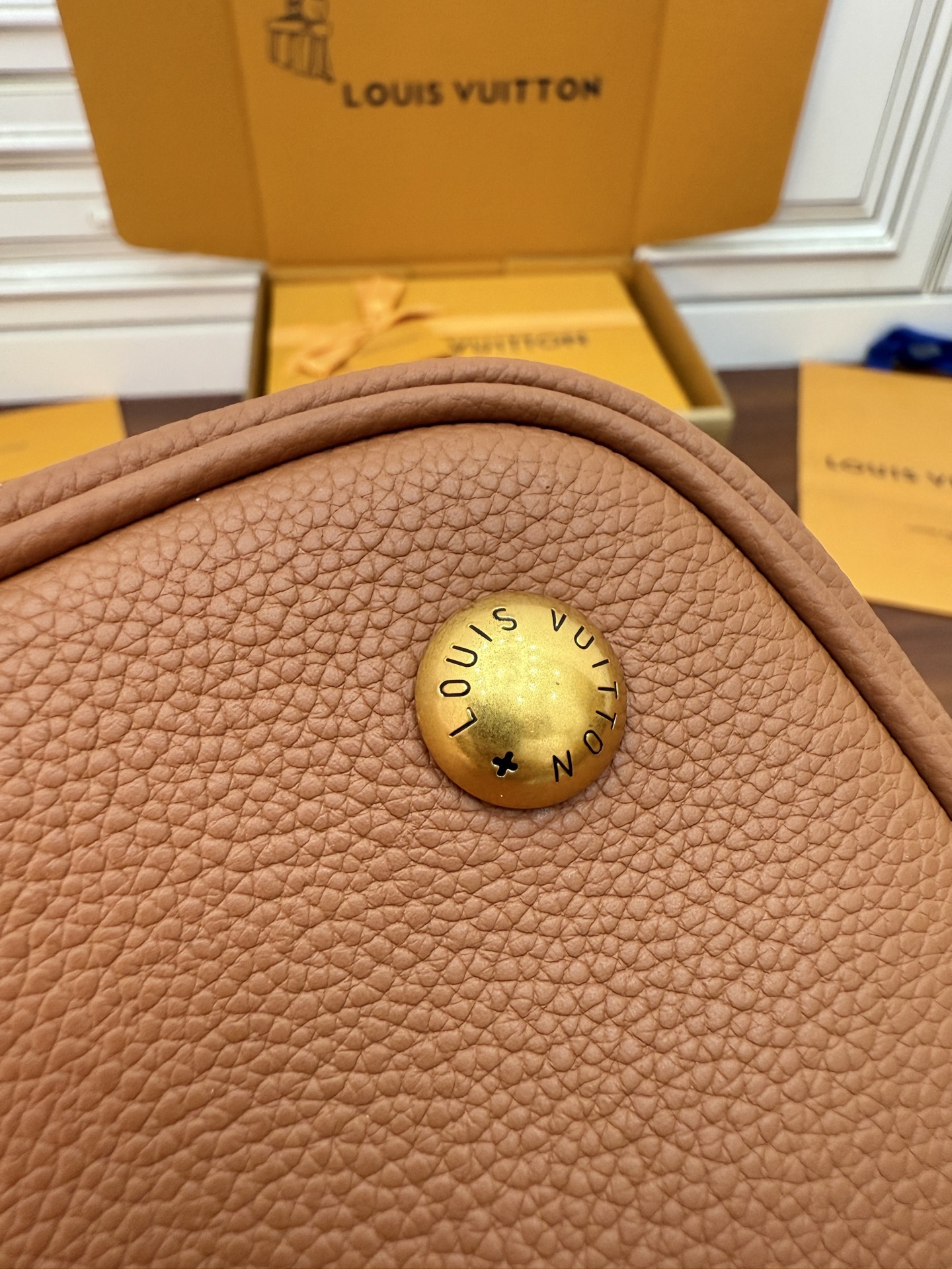 Louis Vuitton Brown Leather Bucket Bag with Coin Purse and Strap 6 i1755661652107 6334 0 4