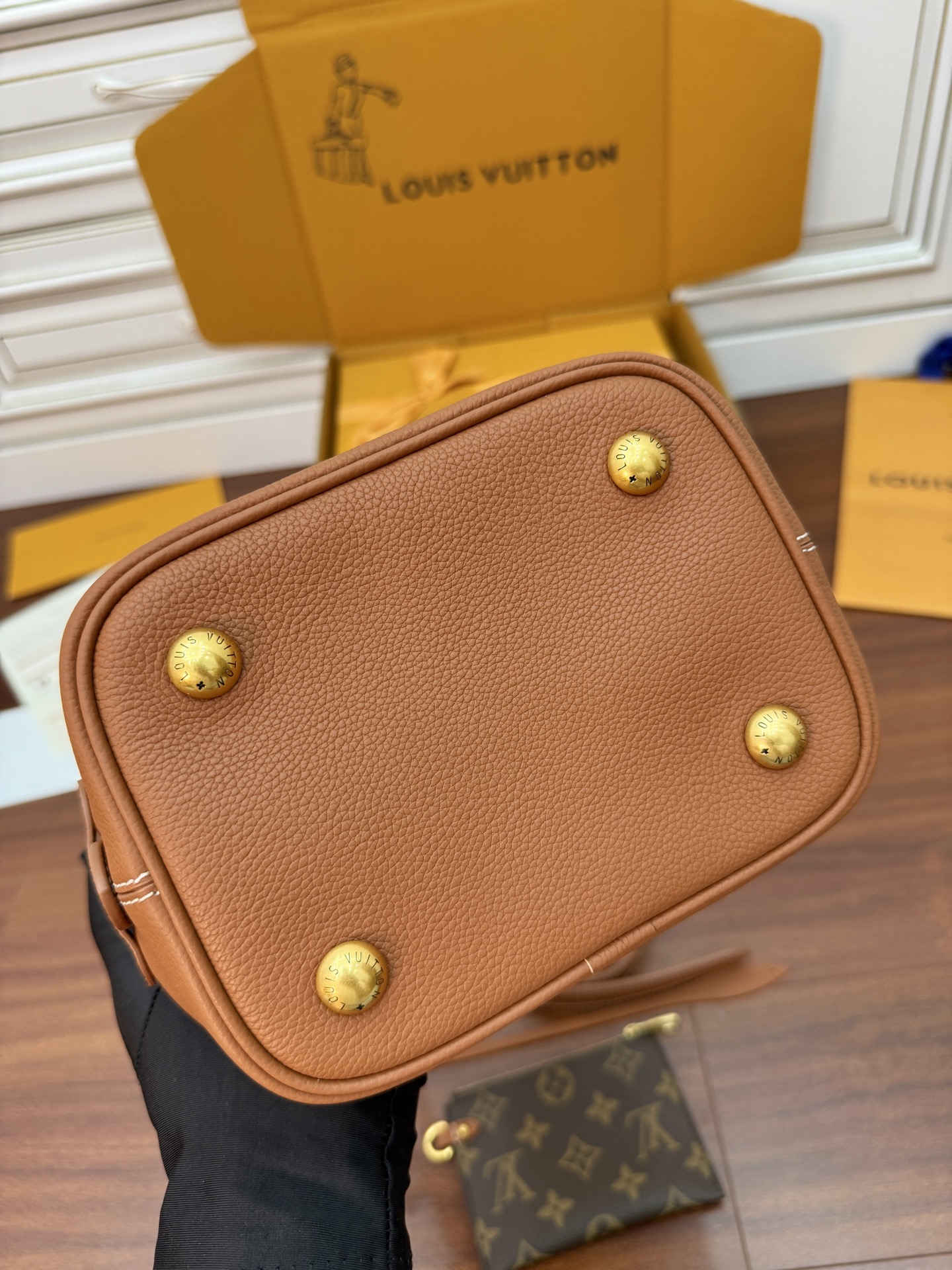 Louis Vuitton Brown Leather Bucket Bag with Coin Purse and Strap 10 i1755661652107 9346 0 8