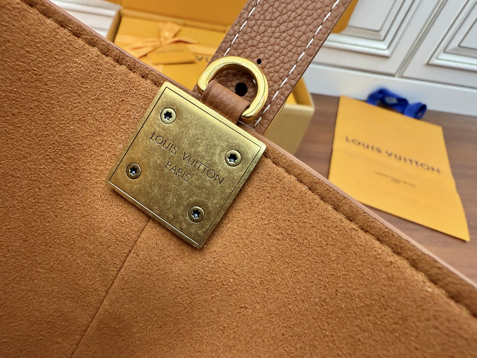 Louis Vuitton Brown Leather Bucket Bag with Coin Purse and Strap 7 i1755661658968 3391 0 5