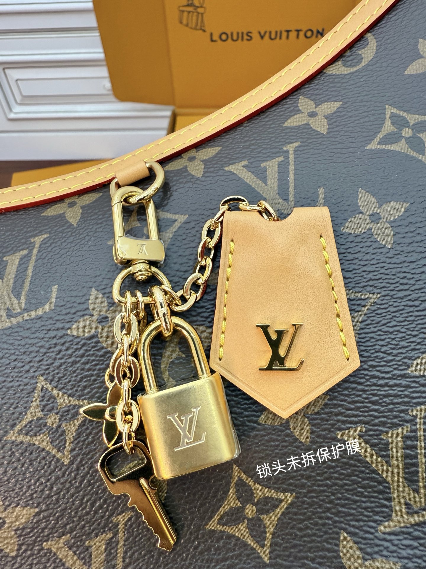 Louis Vuitton Monogram Empreinte Marais Bag Premium Leather, 28x15x7 CM 7 i1755661942887 7846 0 5
