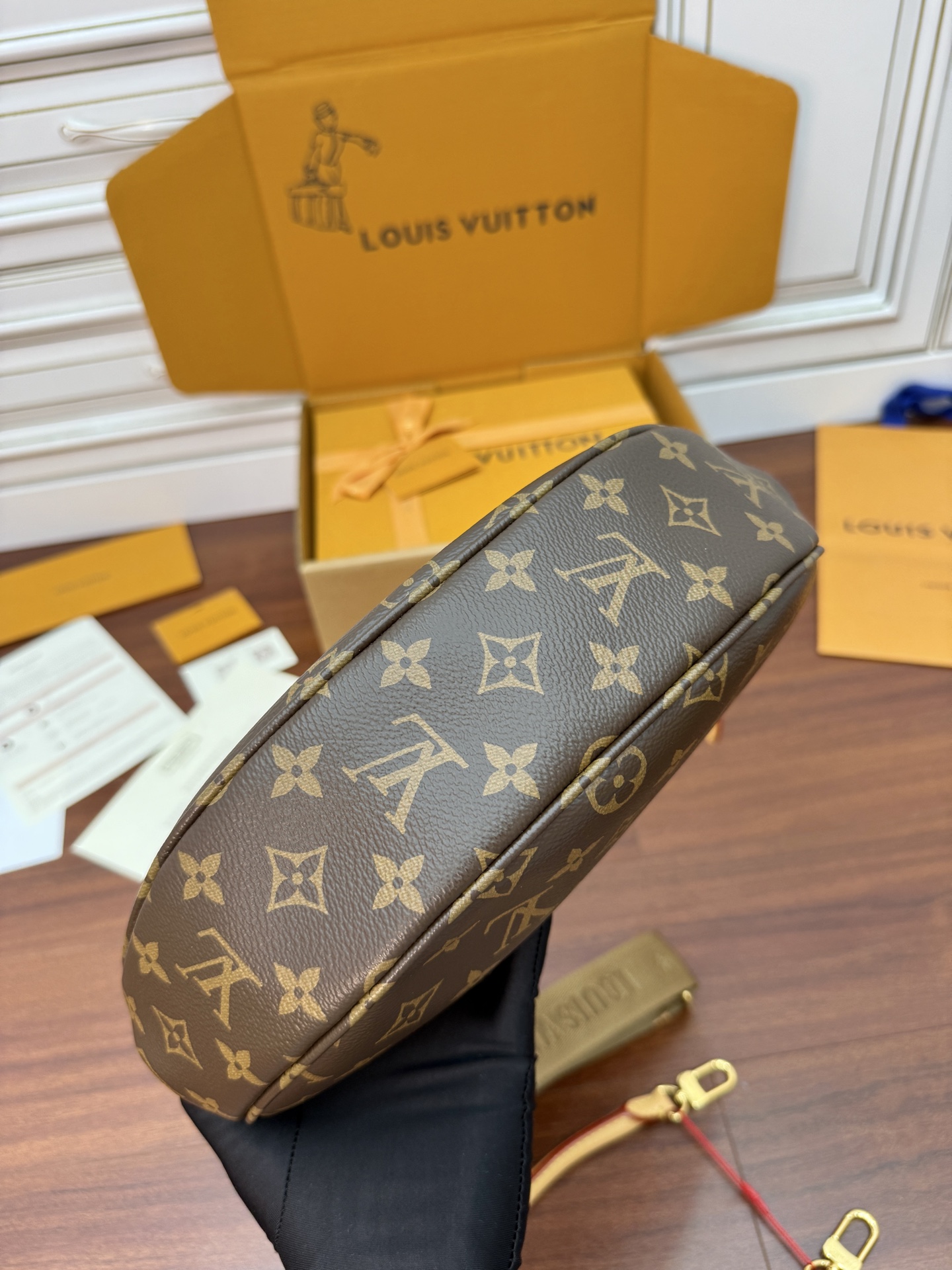 Louis Vuitton Monogram Empreinte Marais Bag Premium Leather, 28x15x7 CM 6 i1755661948907 8138 0 4