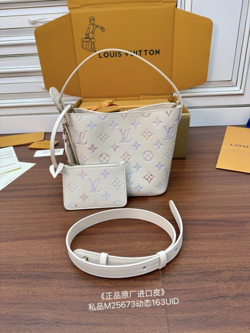 Louis Vuitton White Leather Handbag with Embossed Monogram and Coin Purse 1 Louis Vuitton White Leather Handbag with Embossed Monogram and Coin Purse