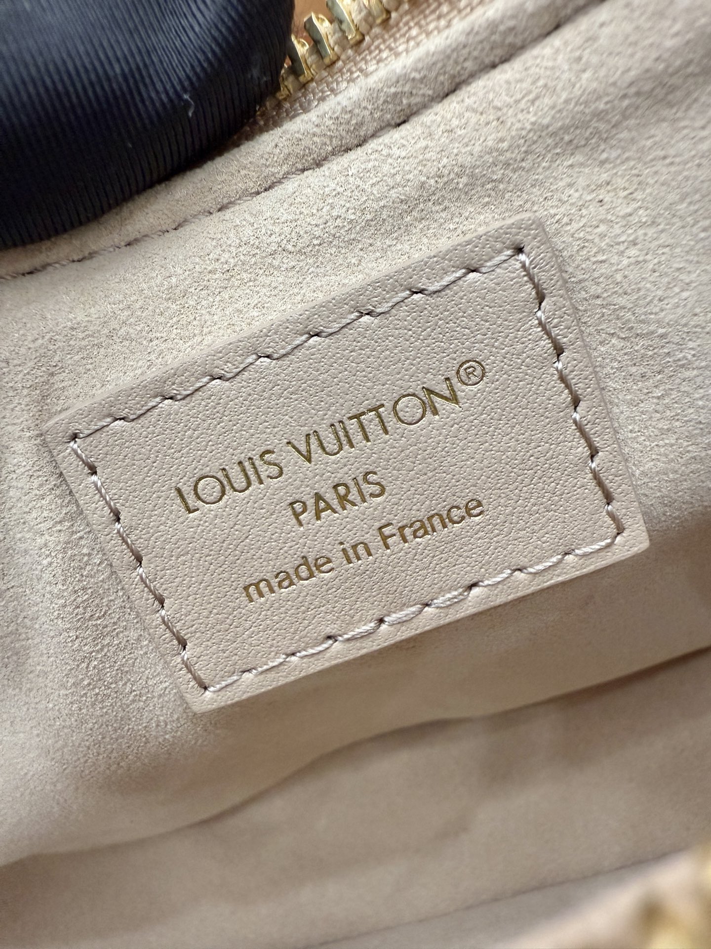 Louis Vuitton M25784 Imported Leather Shoulder Bag - Elegant & Chic 5 i1756782024881 9581 0 3