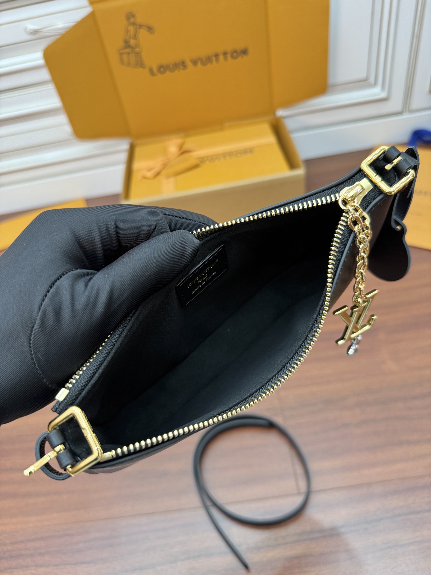 Louis Vuitton Black Leather Avenue Sling Bag | M25525 Designer Handbag 8 i1756782293713 8159 0 6