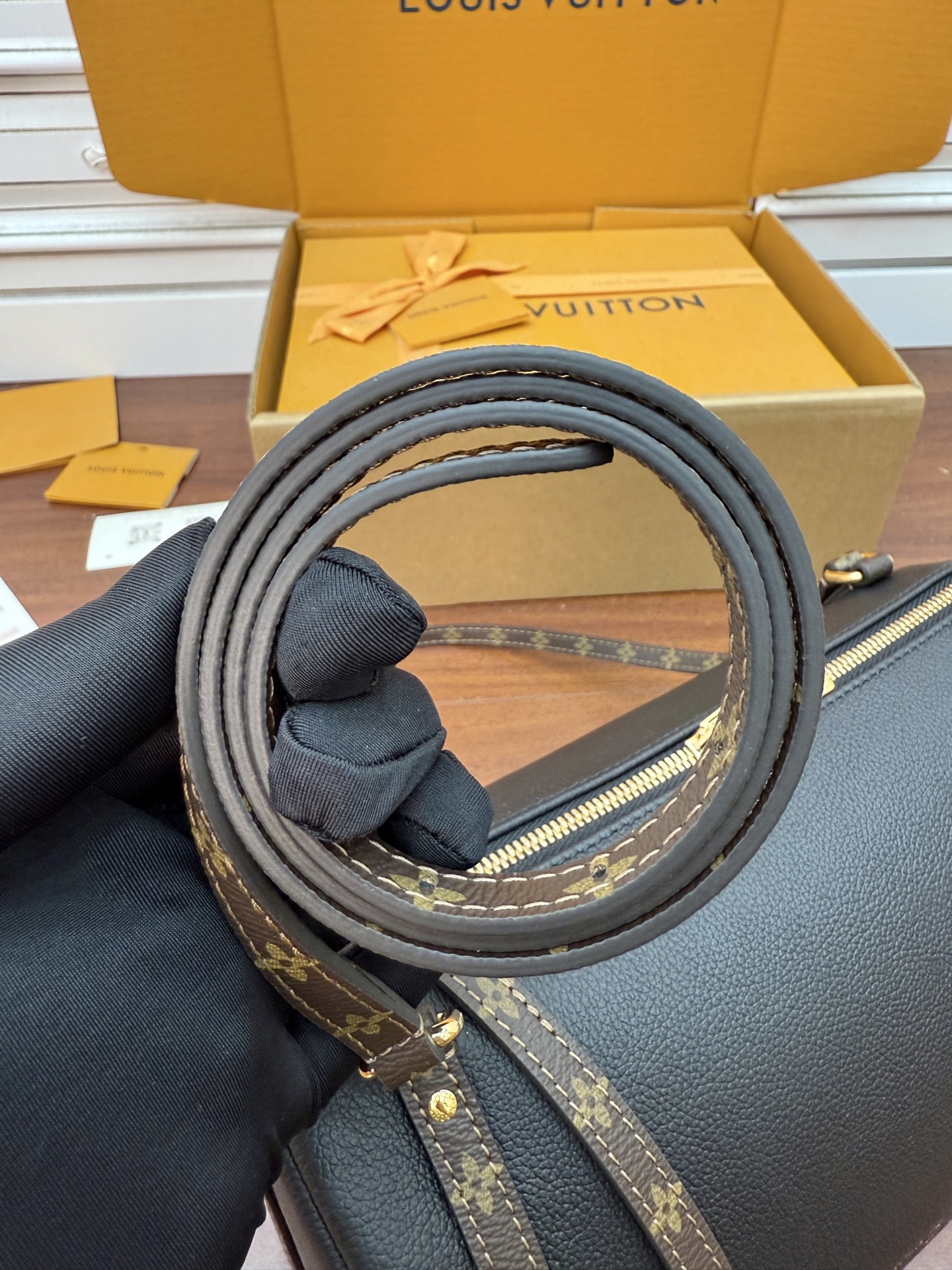 Louis Vuitton Cylinder Bag, A-Grade Italian Leather, 26x17x13.5cm - Stylish & Compact 9 i1757907961964 4116 0 8