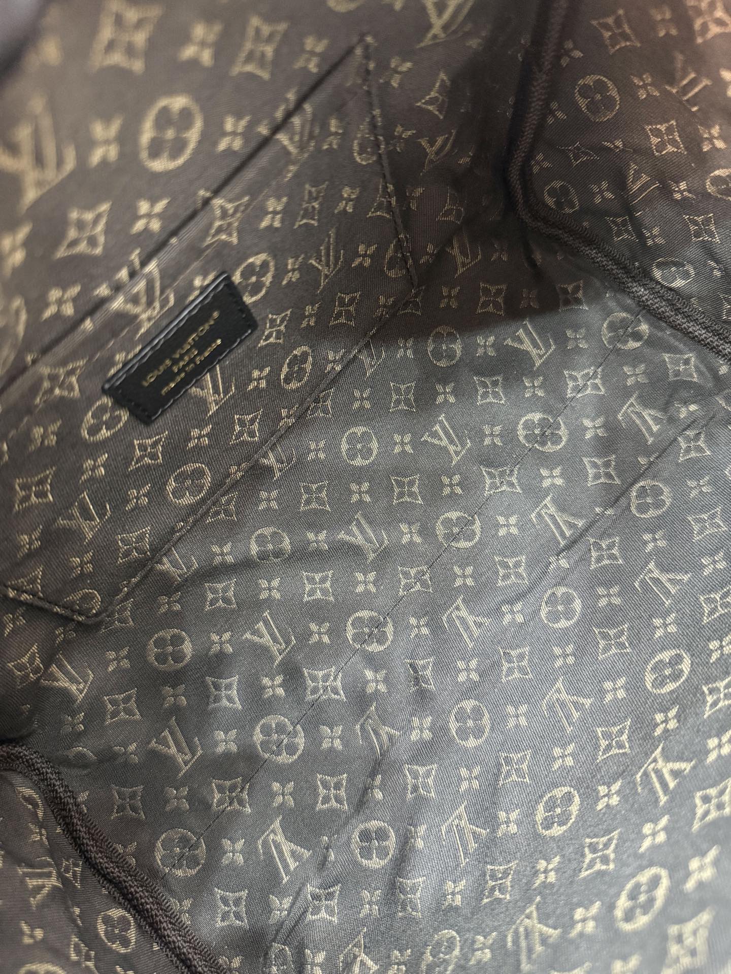 Louis Vuitton Cylinder Bag, A-Grade Italian Leather, 26x17x13.5cm - Stylish & Compact 5 i1757907968900 1724 0 4