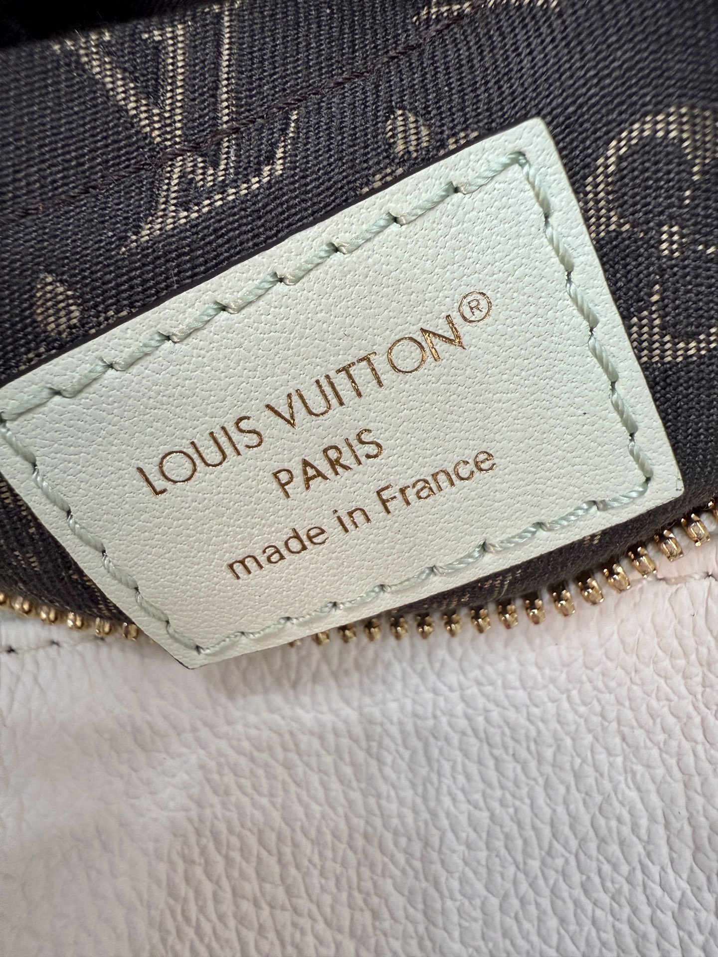 Louis Vuitton M26905 White Leather Handbag, 26x17x13.5cm, with Full Packaging 4 i1757908292850 6460 0 3