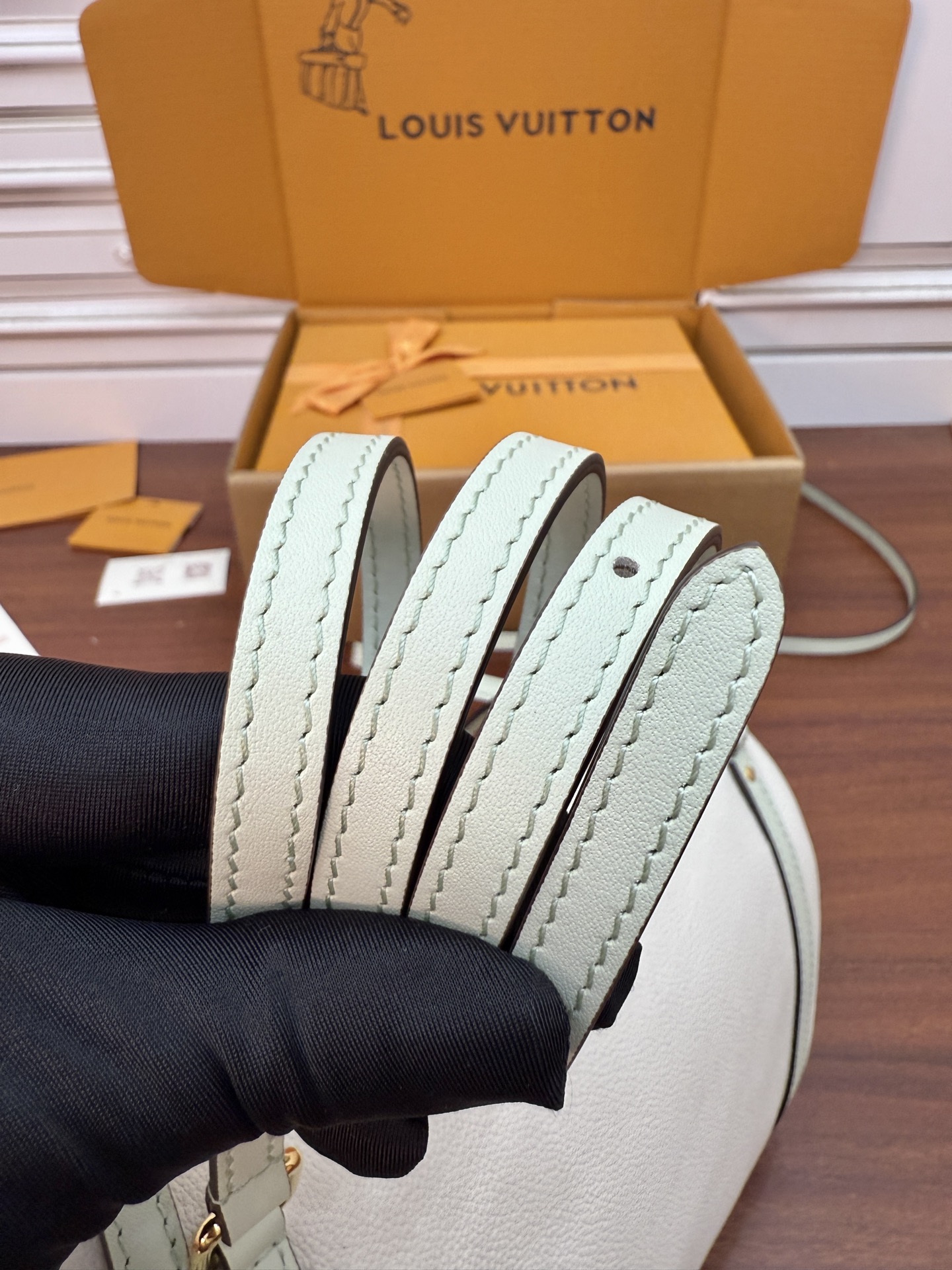 Louis Vuitton M26905 White Leather Handbag, 26x17x13.5cm, with Full Packaging 7 i1757908298047 7035 0 6