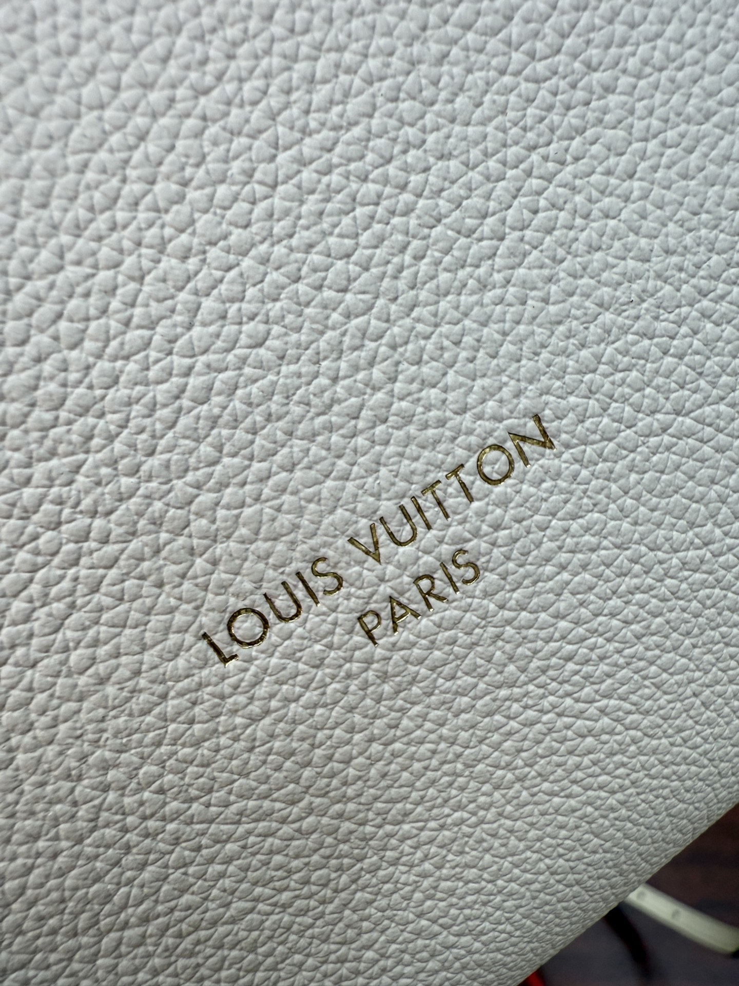 Louis Vuitton M26905 White Leather Handbag, 26x17x13.5cm, with Full Packaging 9 i1757908298276 2131 0 8