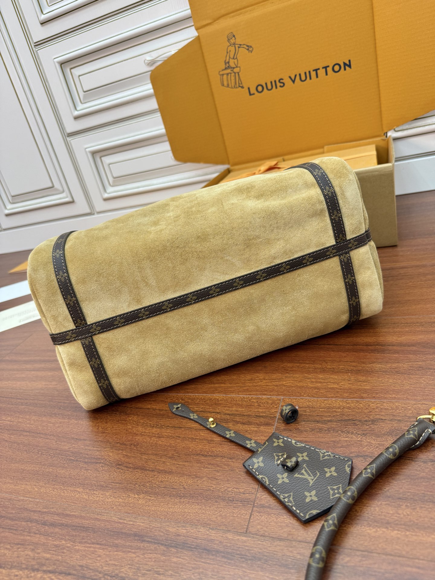 Louis Vuitton Suede Leather Shoulder Bag Brown Trim 36x24x18.5CM 7 i1758600265716 1783 0 6