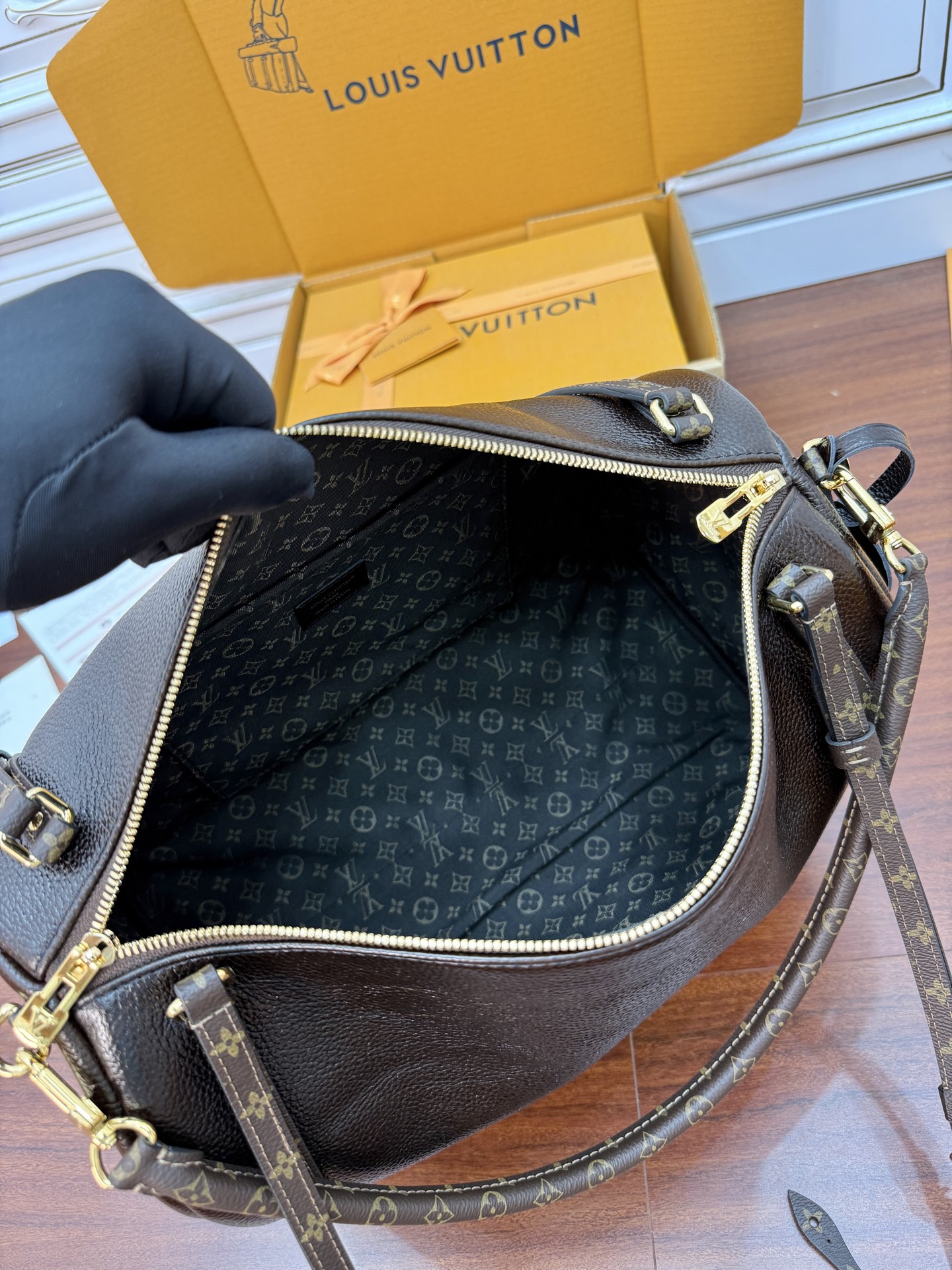 Louis Vuitton Cylinder Bag in Brown Leather with Monogram Accents 6 i1758600668348 1893 0 5