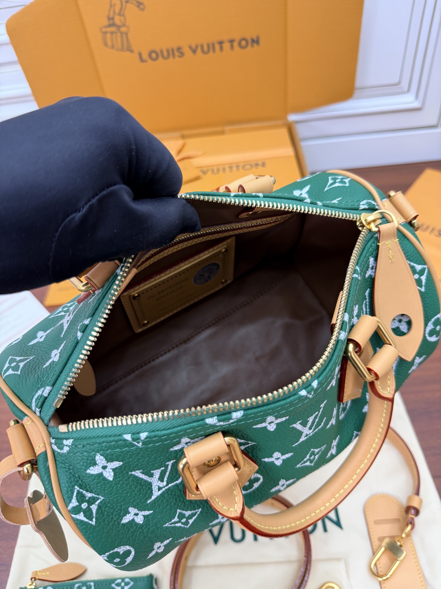 루이비통(듀티) M24423 가방 Louis Vuitton Bag 썸네일 이미지