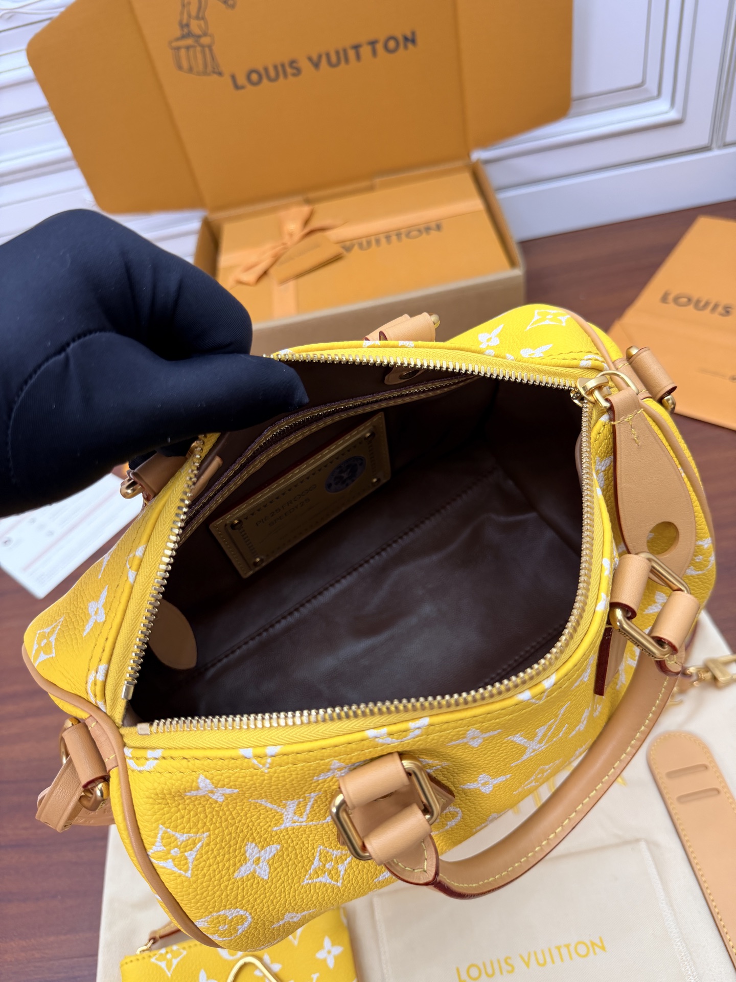 루이비통(듀티) M24426 가방 Louis Vuitton Bag 썸네일 이미지