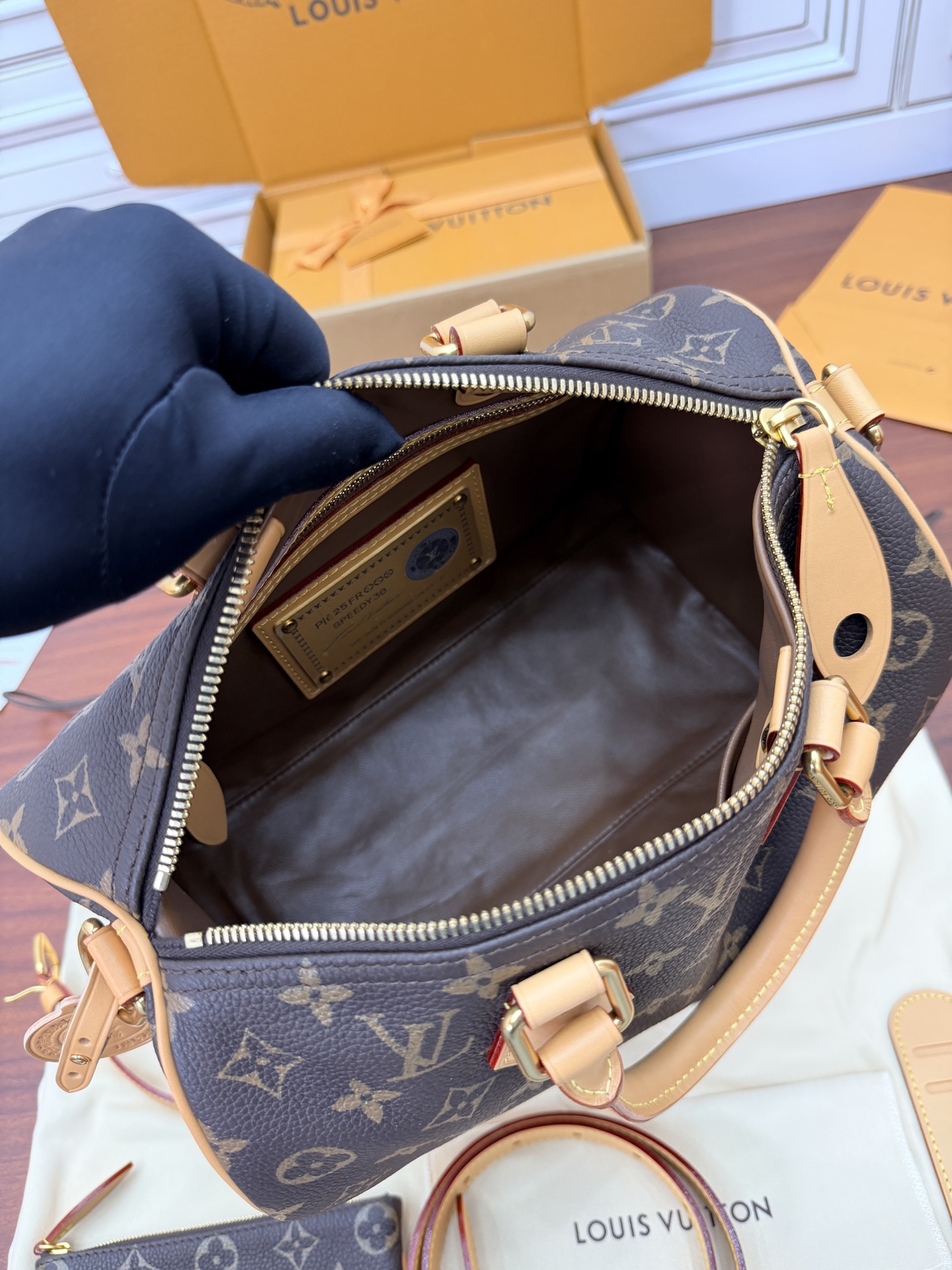 루이비통(듀티) M13915 가방 Louis Vuitton Bag 썸네일 이미지