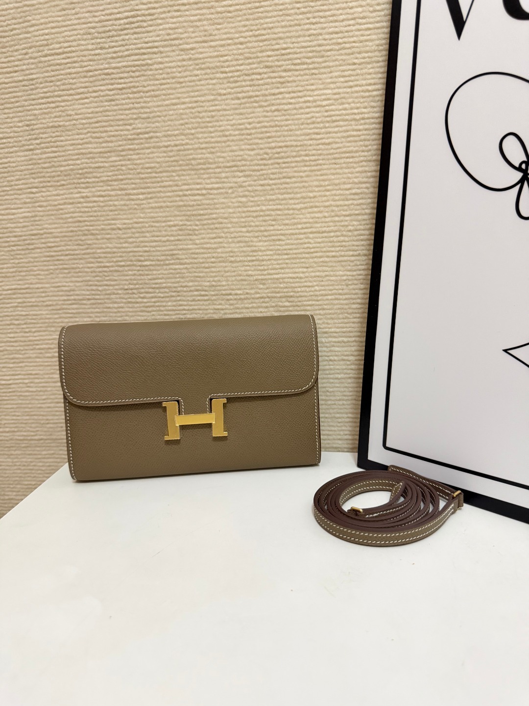 NO:811827,Constance to go Esom leather, semi-handmade wax thread, gold and silver buckle in stock, Hermes, hermes, Hermes,19860909Constance to go 康康to go Esom皮 半手工蜡线 金银扣现货,爱马仕,hermes,Hermes,,Bag