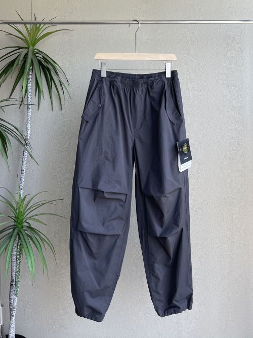 Stone Island Relaxed Fit Lightweight Cargo Pants - Versatile & Comfortable 1 Stone Island Relaxed Fit Lightweight Cargo Pants - Versatile & Comfortable