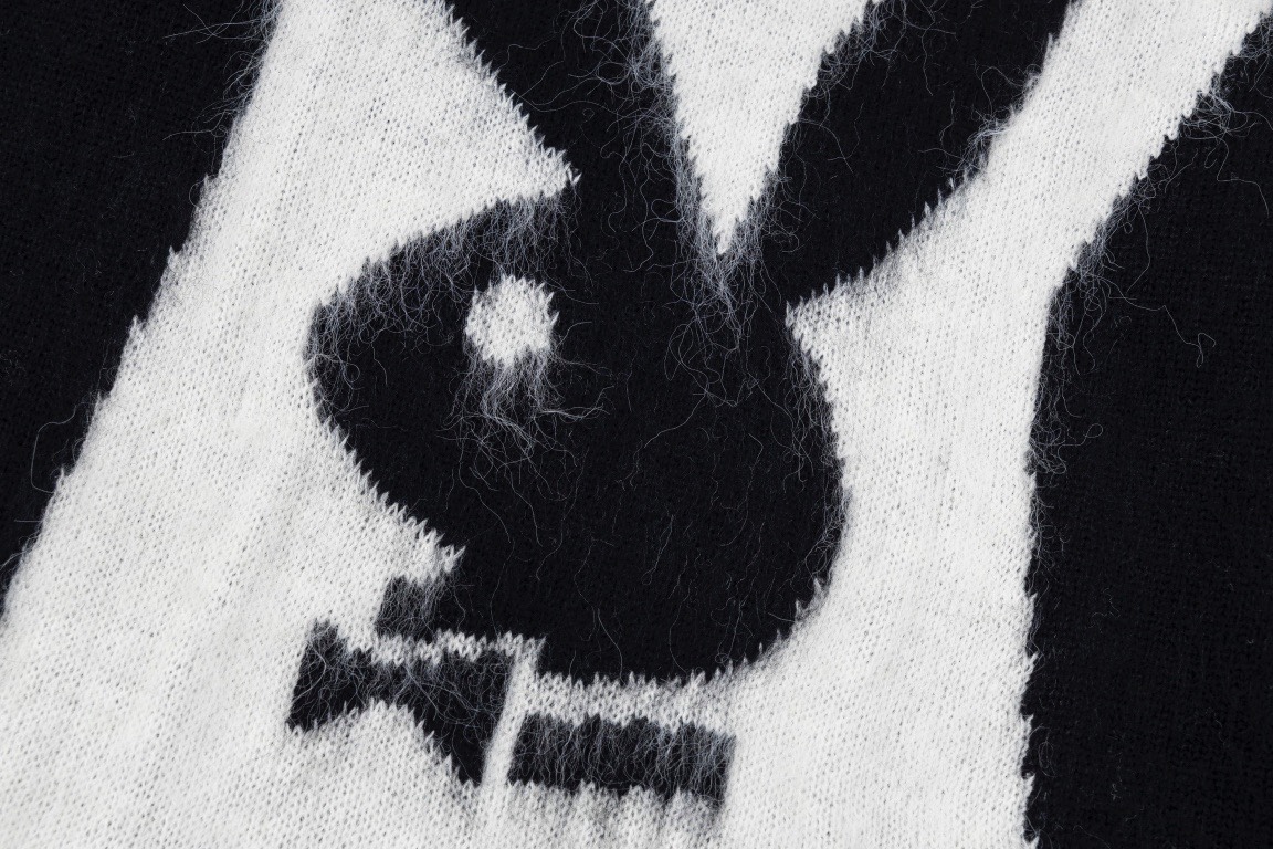 YSL St. Román’s Hair Letter Handbags Collection with Soft Glamorous Fabrics - 图片 7