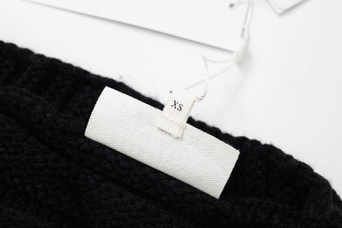 MM6 Magella Cufflinks Sweater with Handbags, Coarse Needles, Rigid Barrel. - 图片 6