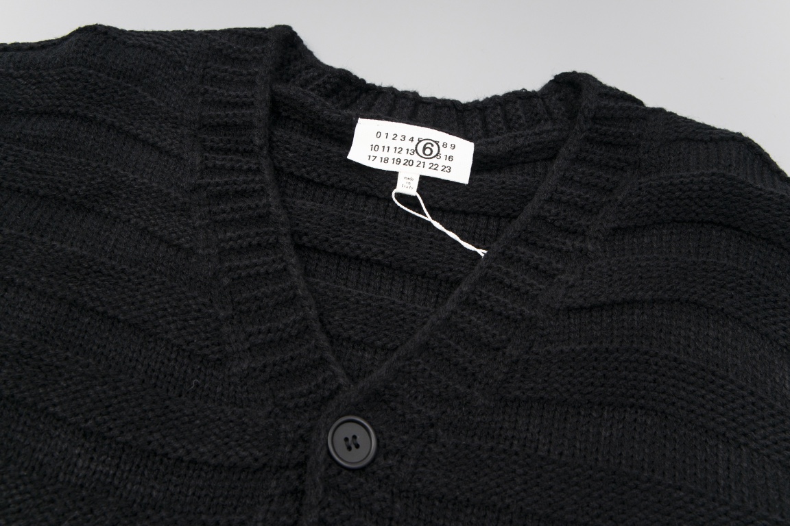 MM6 Magella Cufflinks Sweater with Handbags, Coarse Needles, Rigid Barrel. - 图片 5