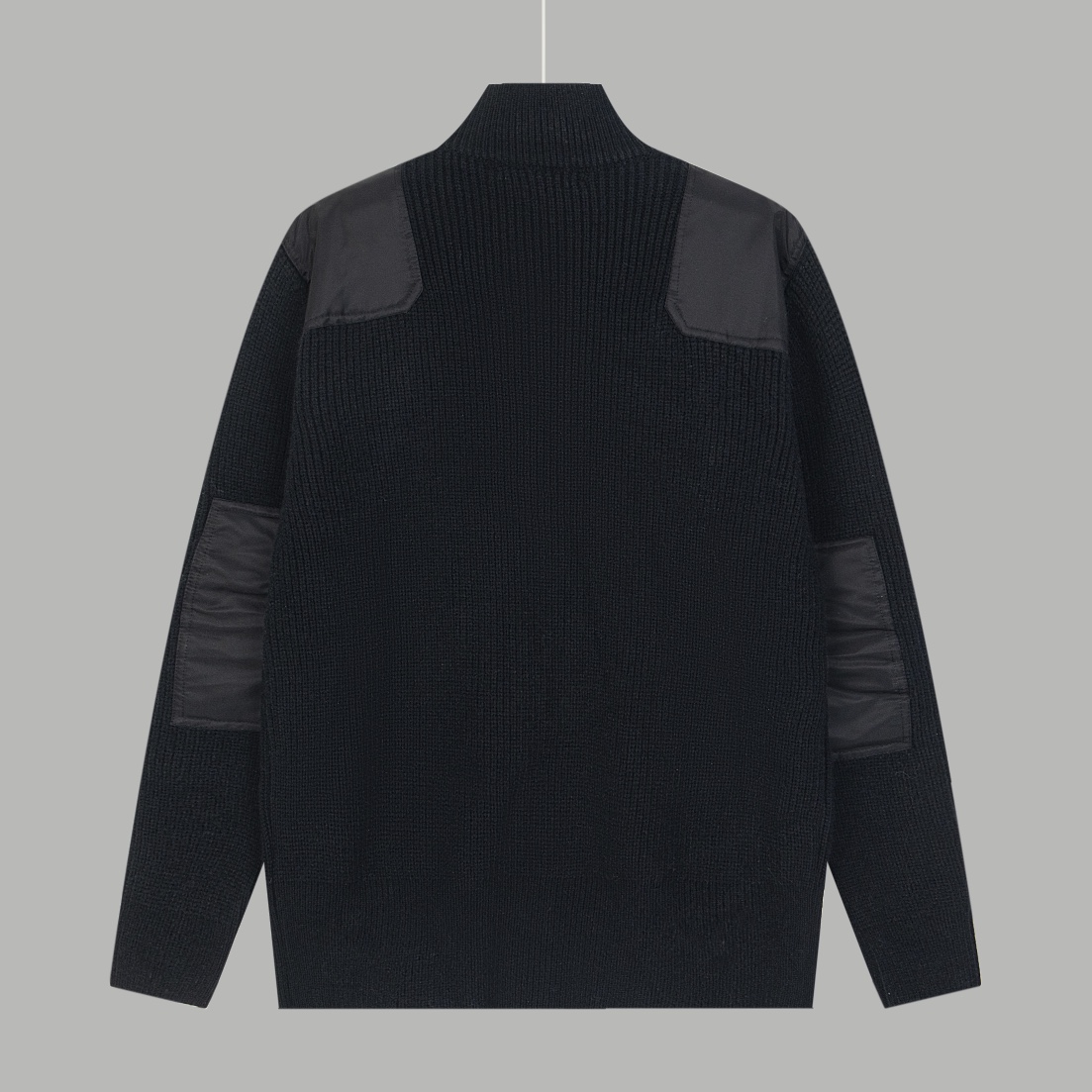 Prada Knitted Sweater and Zipper Jacket with Handbags: Customized Cotton Knitting and Elegant Metal Emblems - 图片 4