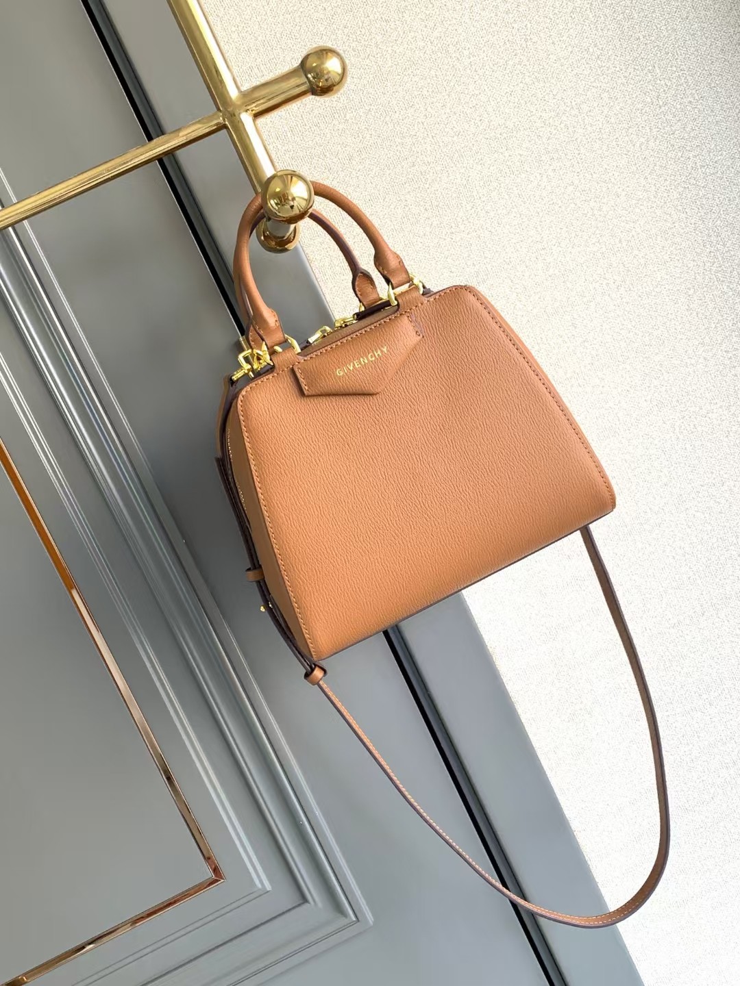 Givenchy Product _dg5qffagOJA-ZQReVTkoBYhwS_bQUki-n2uoRoQ