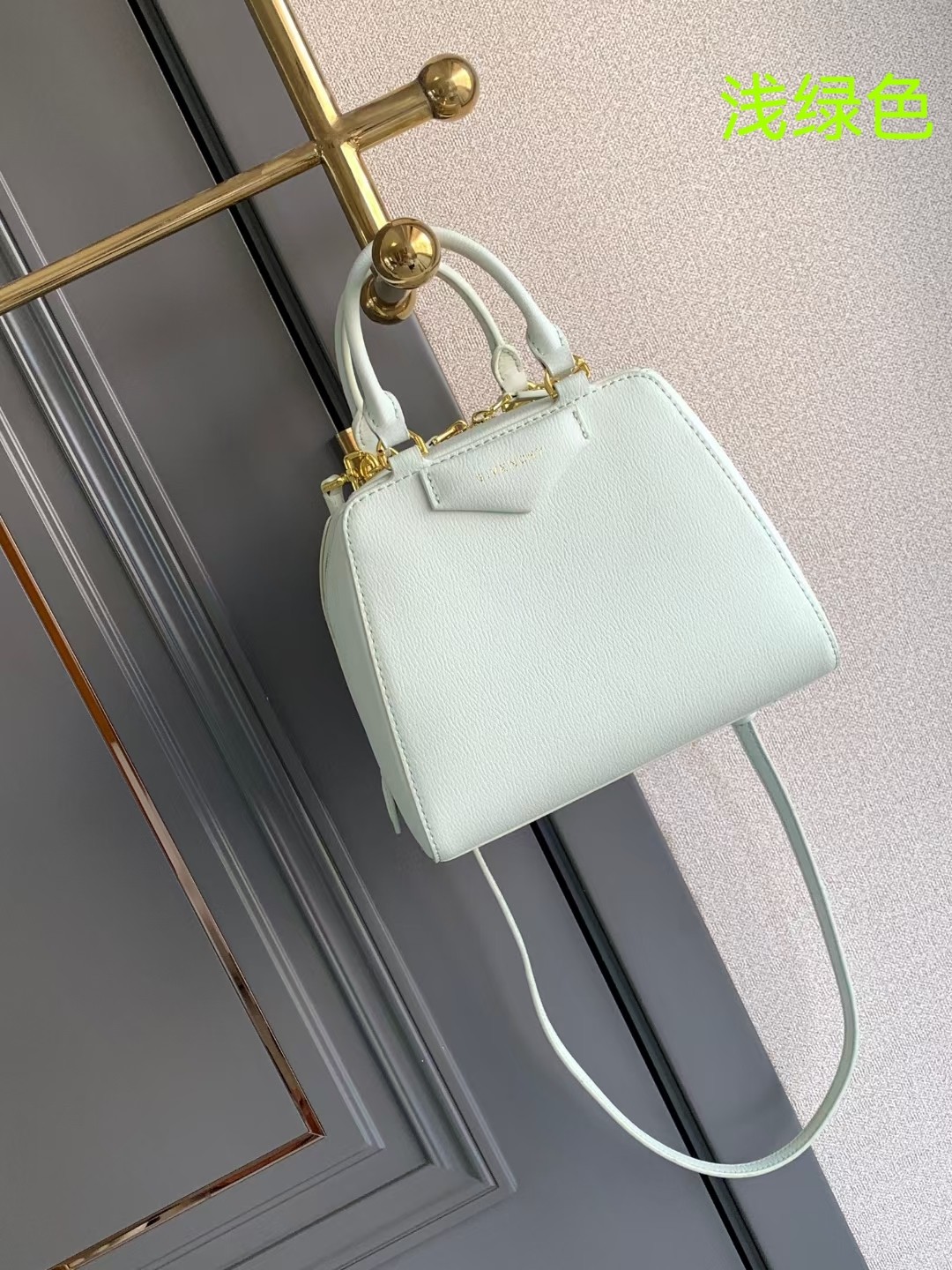 Givenchy Product _dqAqfVlPF64jmqKNeYC28GcIaYK1y4xsZyjChIw
