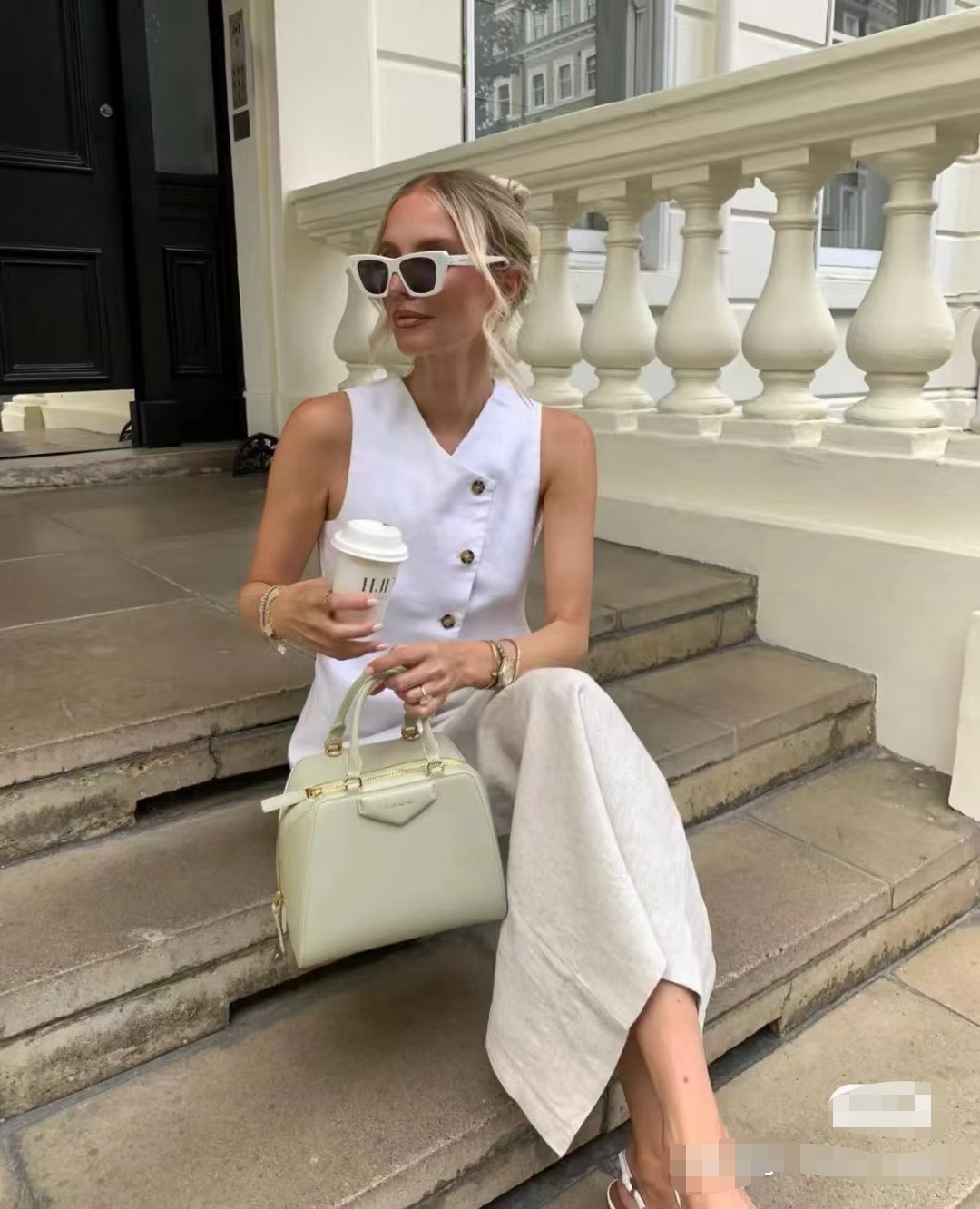 Upper body referenceNew ProductGivenchy GIVENCHY 2024Early Autumn latest Anyigona Cube handbag, all steel hardware, original leather Can be carri