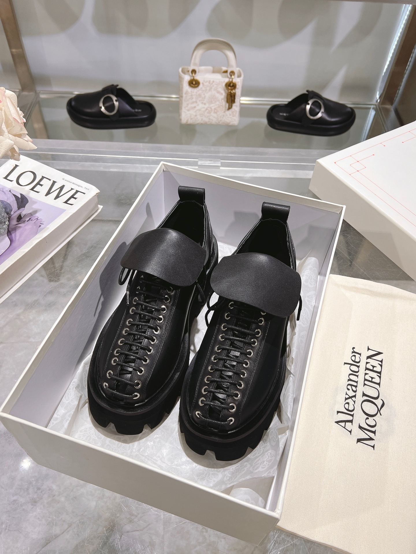 NO:234939,ALEXANDER MCQUEEN Alexander McQueen Latest Flexion Series Retro Casual Thick-soled Lace-up Fabric: Original imported beaded cowhide Inner: Custom imported sheepskin Sole: Original 1:1 molded sole Size 35-45 (40 for women, 45 for men), Loafers, alexander mcqueen,loafers,cowhide,sheepskin19860909ALEXANDER MCQUEEN 亚历山大·麦昆 最新 Flexion系列 复古 休闲厚底系带款 面料 : 原版进口开边珠牛皮 内里 : 定制进口羊皮 鞋底 : 原版1:1开模鞋底 码数35-45（女40 男45定),乐福鞋,alexander mcqueen,loafers,cowhide,sheepskin,Women's Shoes