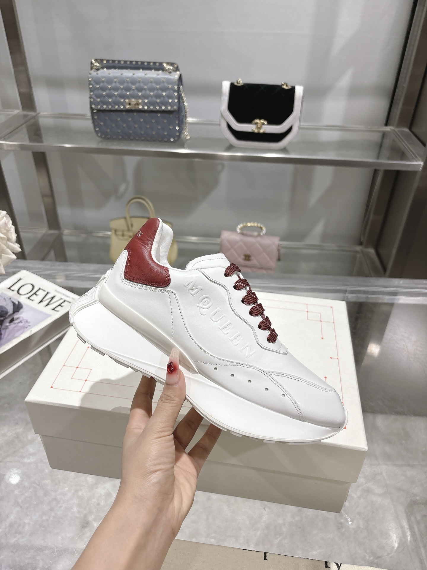 NO:545055,ALEXANDER MCQUEEN/Alexander McQueen Spring and summer new Sprint sports couple style shoe style is decorated with fashionable and personalized letter seal logo on the side, cowhide, sheepskin craftsmanship, cowhide, sheepskin footbed, breathable and anti-fading. Original 1:1 outsole, latest and exquisite full package, also equipped with a shoelace 35-45, casual shoes/sports shoes, alexander mcqueen, sneakers, cowhide, sheepskin19860909ALEXANDER MCQUEEN/亚历山大麦昆 春夏新款Sprint运动情侣款 鞋侧面饰有时尚个性字母seal Logo标志 牛皮工艺 羊皮内里 牛皮垫脚透气防掉色. 原版1:1大底,最新精美全套包装 另配有一幅鞋带 35-45,休闲鞋/运动鞋,alexander mcqueen,sneakers,cowhide,sheepskin,Women's Shoes