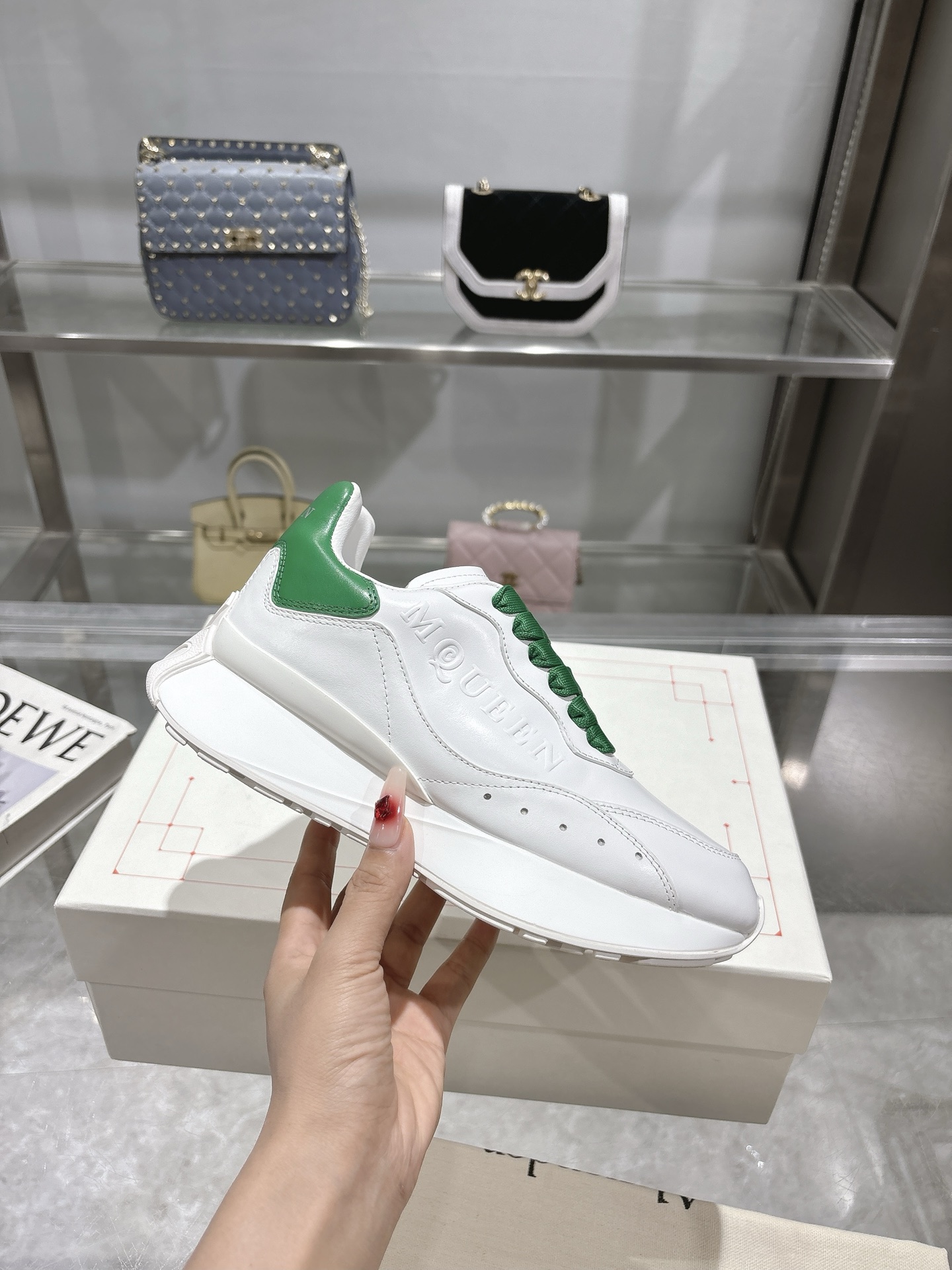 NO:545064,Men's size ALEXANDER MCQUEEN/Alexander McQueen Spring and summer new Sprint sports couple style shoe style is decorated with fashionable and personalized letter seal logo on the side, cowhide, sheepskin craftsmanship, cowhide, sheepskin footbed, breathable and anti-fading. Original 1:1 outsole, latest and exquisite full package, also equipped with a shoelace 35-45, casual shoes/sports shoes, alexander mcqueen, sneakers, cowhide, sheepskin19860909男码 ALEXANDER MCQUEEN/亚历山大麦昆 春夏新款Sprint运动情侣款 鞋侧面饰有时尚个性字母seal Logo标志 牛皮工艺 羊皮内里 牛皮垫脚透气防掉色. 原版1:1大底,最新精美全套包装 另配有一幅鞋带 35-45,休闲鞋/运动鞋,alexander mcqueen,sneakers,cowhide,sheepskin,Women's Shoes