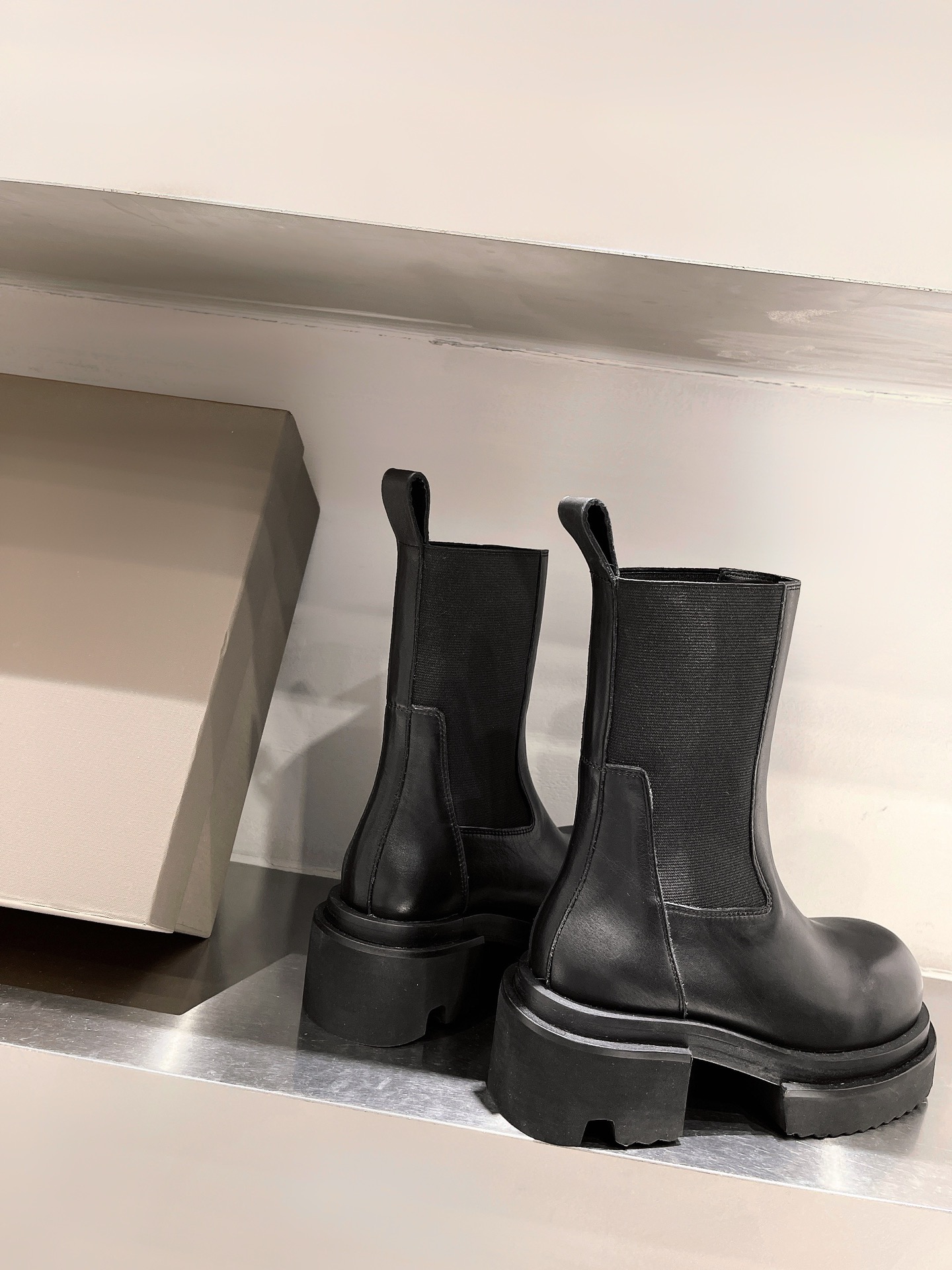 Rick Owens 2023 Euvens: Italian Husk Boots with Cow Skin Interior - 图片 7