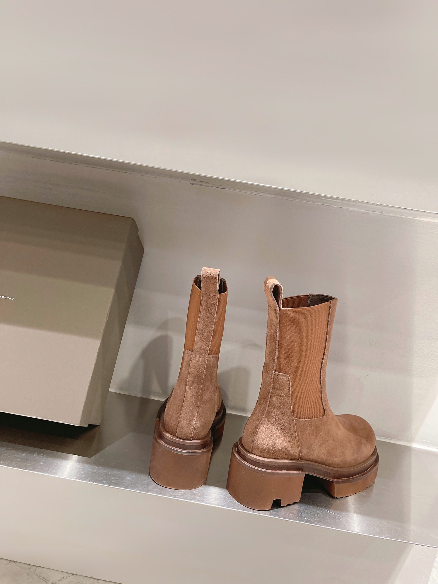 Rick Owens 2023 Italian Leather Boots Collection: Slim, Tall, and Stylish Options - 图片 7