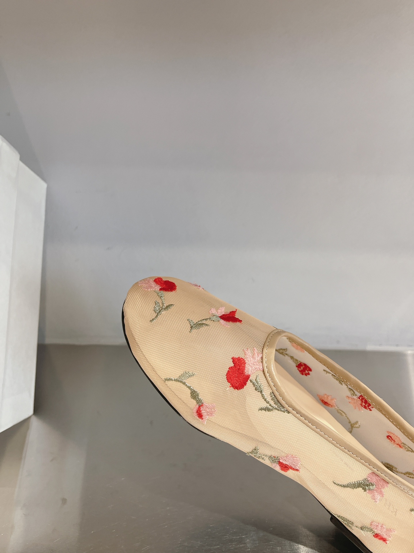 “Contemporary Ballet Shoes: Thin, Comfortable Design with Italian Leather and Czech Drilling Surface” - 图片 8