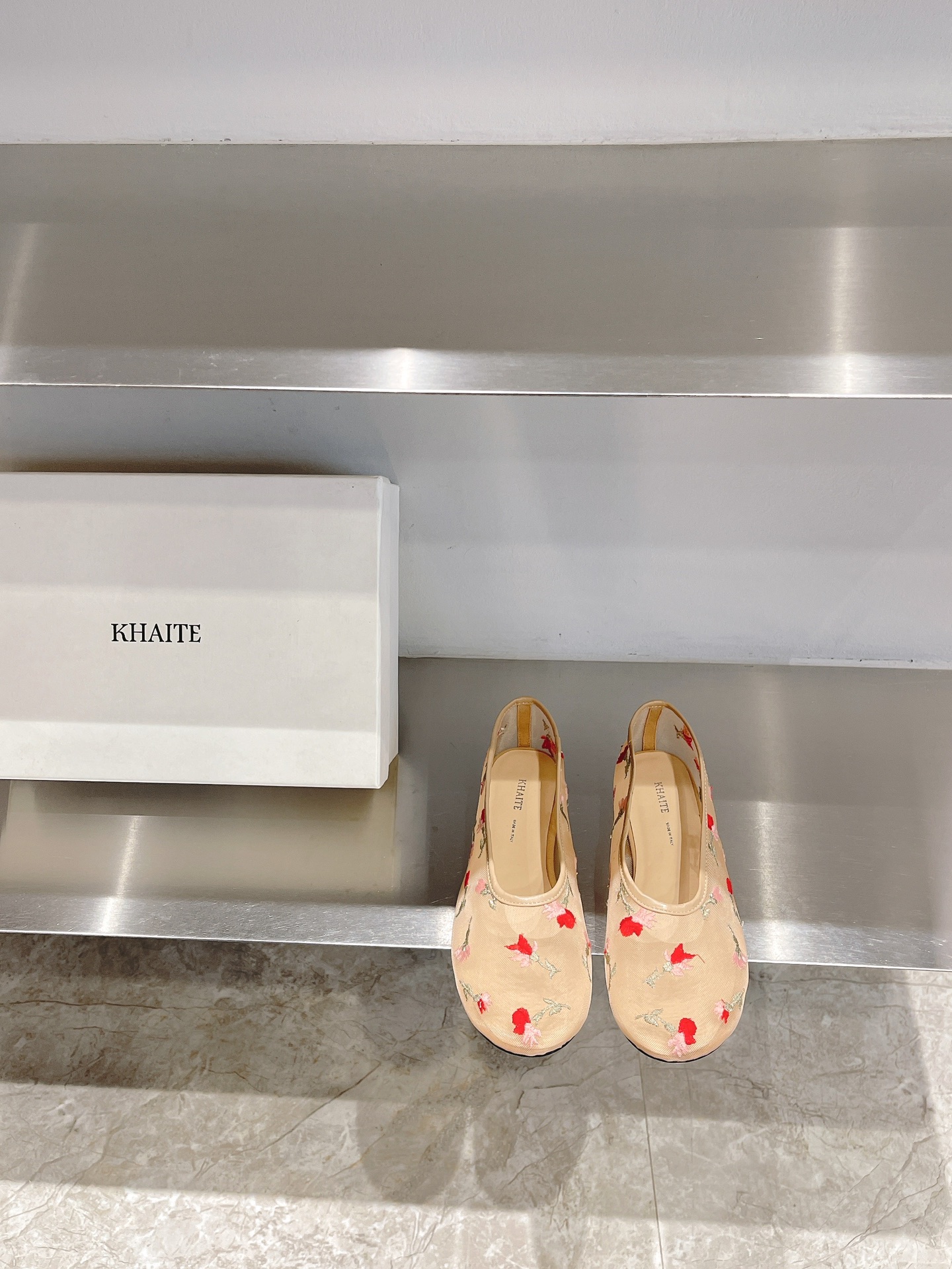 “Contemporary Ballet Shoes: Thin, Comfortable Design with Italian Leather and Czech Drilling Surface” - 图片 1