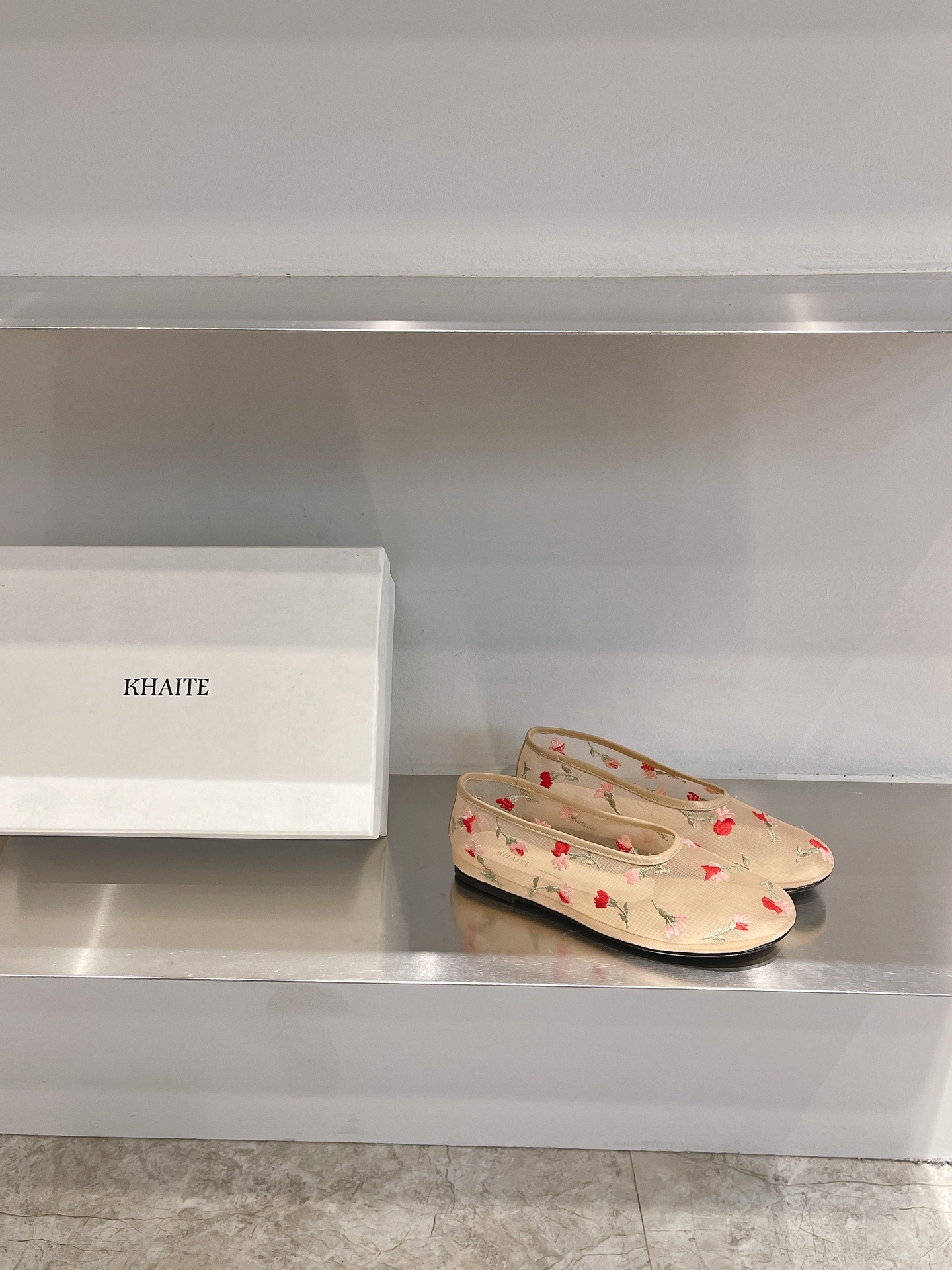 “Contemporary Ballet Shoes: Thin, Comfortable Design with Italian Leather and Czech Drilling Surface” - 图片 2