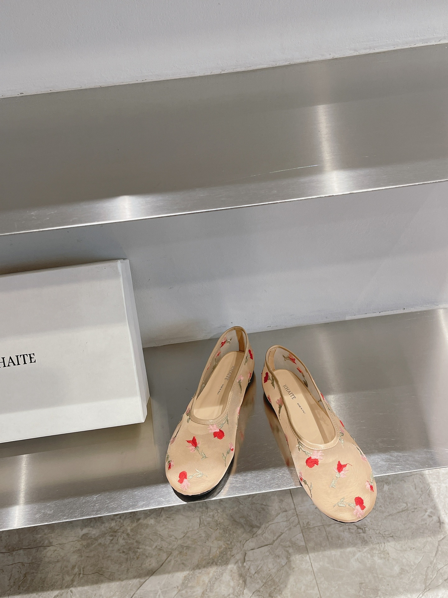 “Contemporary Ballet Shoes: Thin, Comfortable Design with Italian Leather and Czech Drilling Surface” - 图片 4