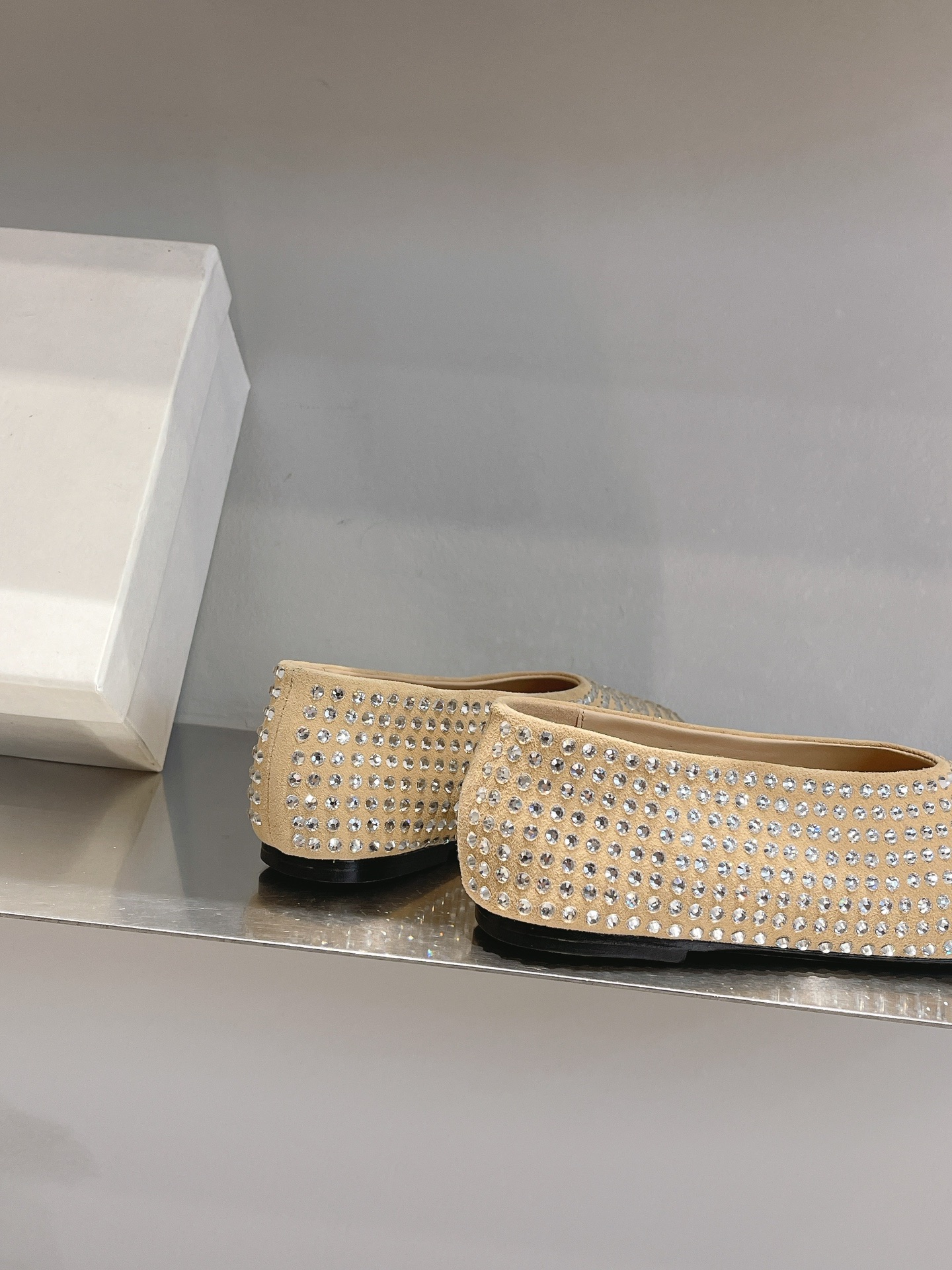 “Contemporary Ballet Shoes: Thin, Comfortable, Invincible Design with Italian Leather – 24 Springs Collection” - 图片 7