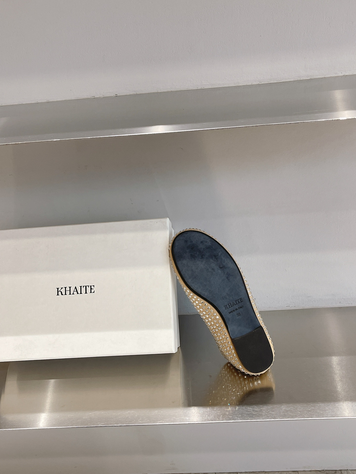 “Contemporary Ballet Shoes: Thin, Comfortable, Invincible Design with Italian Leather – 24 Springs Collection” - 图片 9