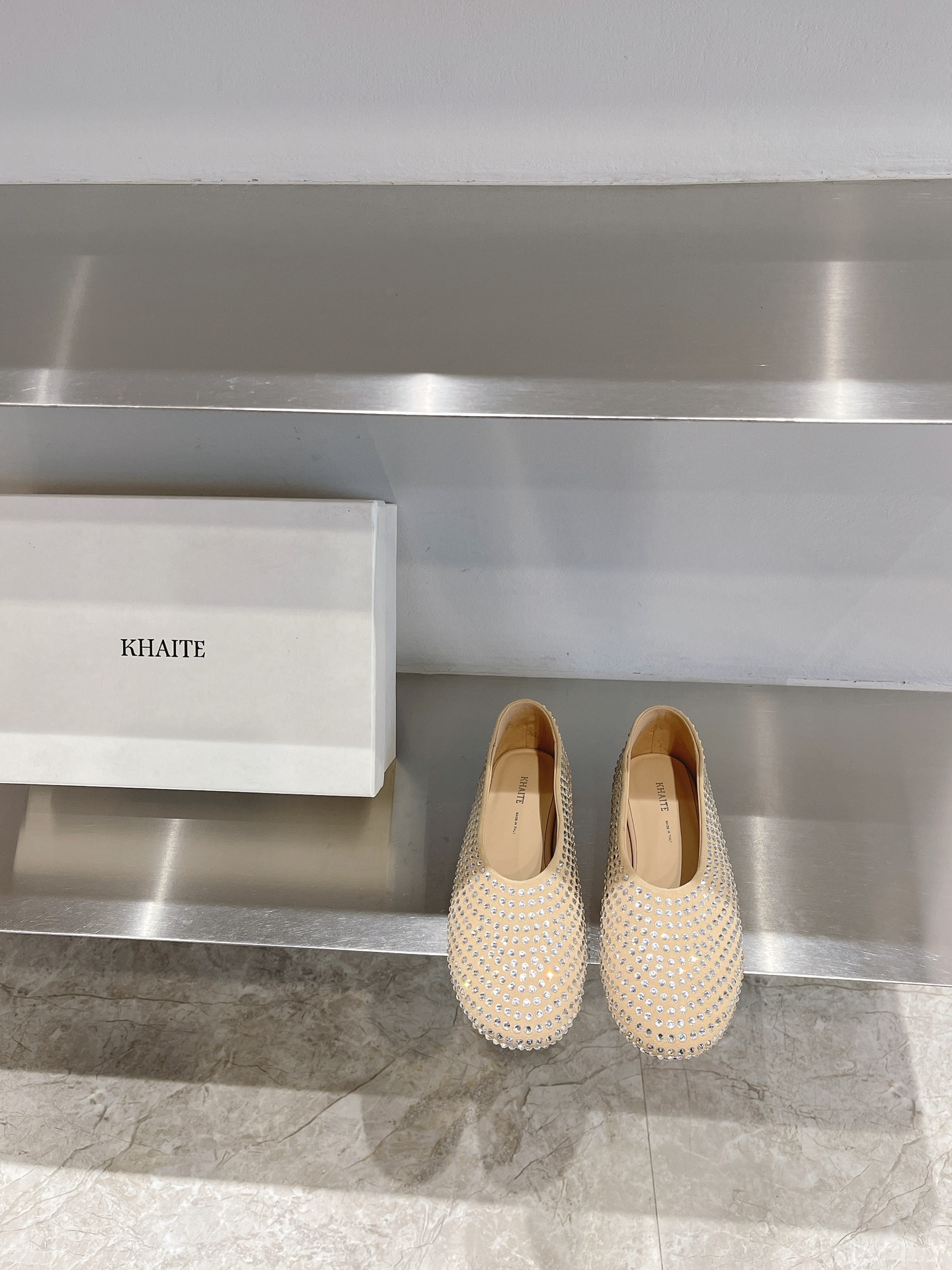 “Contemporary Ballet Shoes: Thin, Comfortable, Invincible Design with Italian Leather – 24 Springs Collection” - 图片 1