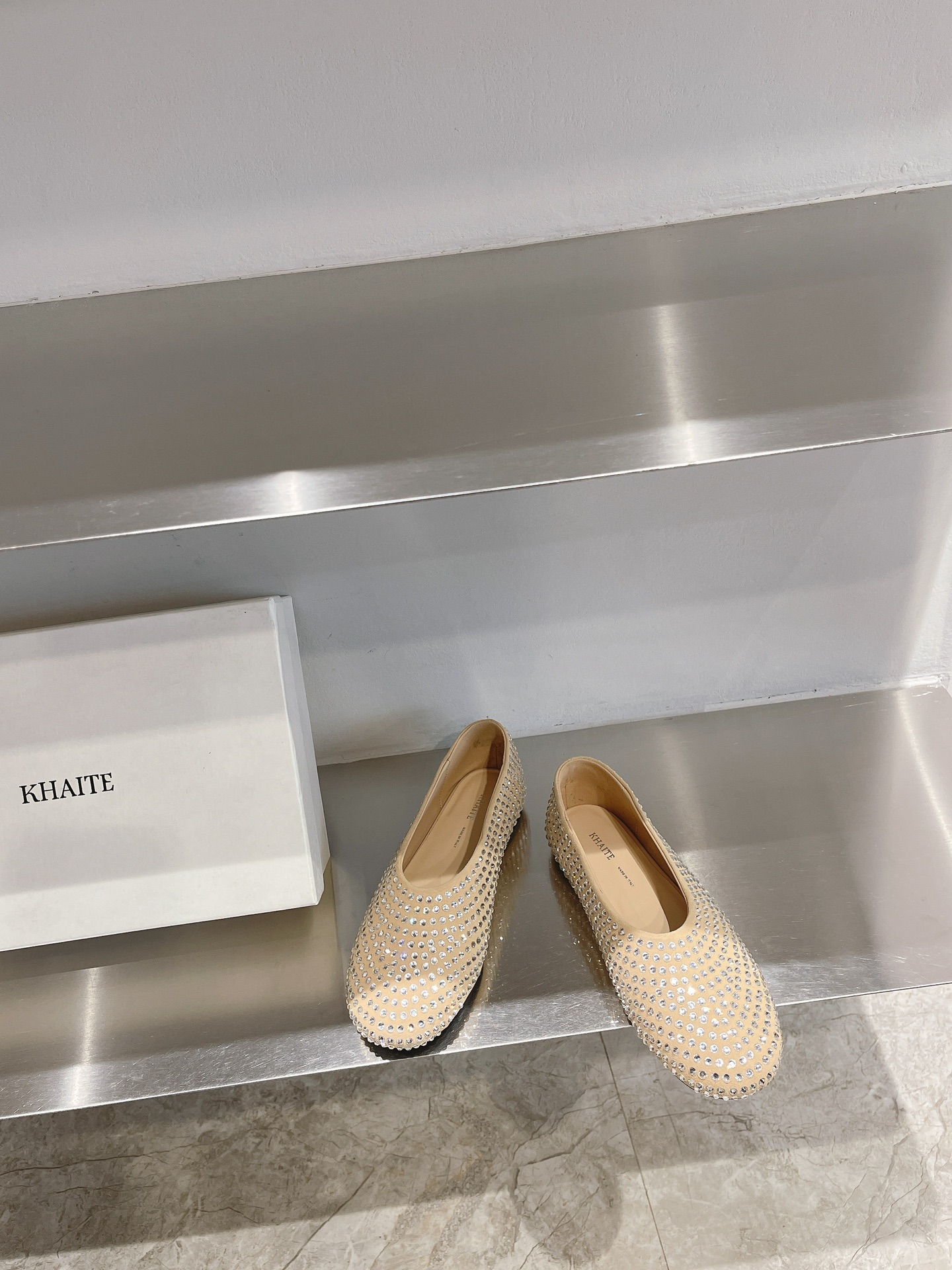 “Contemporary Ballet Shoes: Thin, Comfortable, Invincible Design with Italian Leather – 24 Springs Collection” - 图片 4