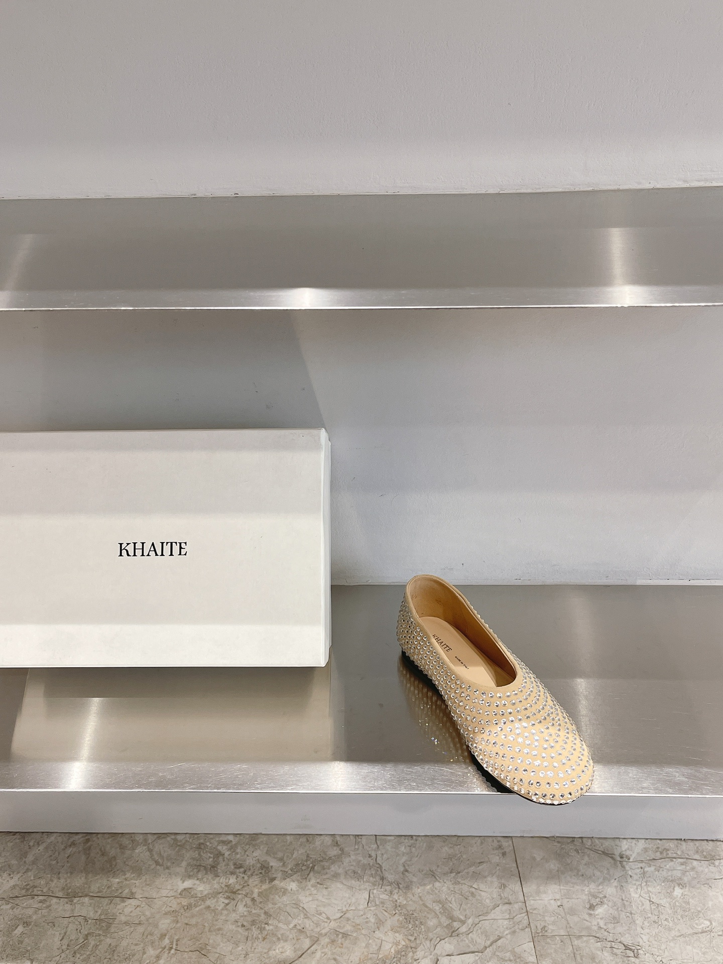 “Contemporary Ballet Shoes: Thin, Comfortable, Invincible Design with Italian Leather – 24 Springs Collection” - 图片 6