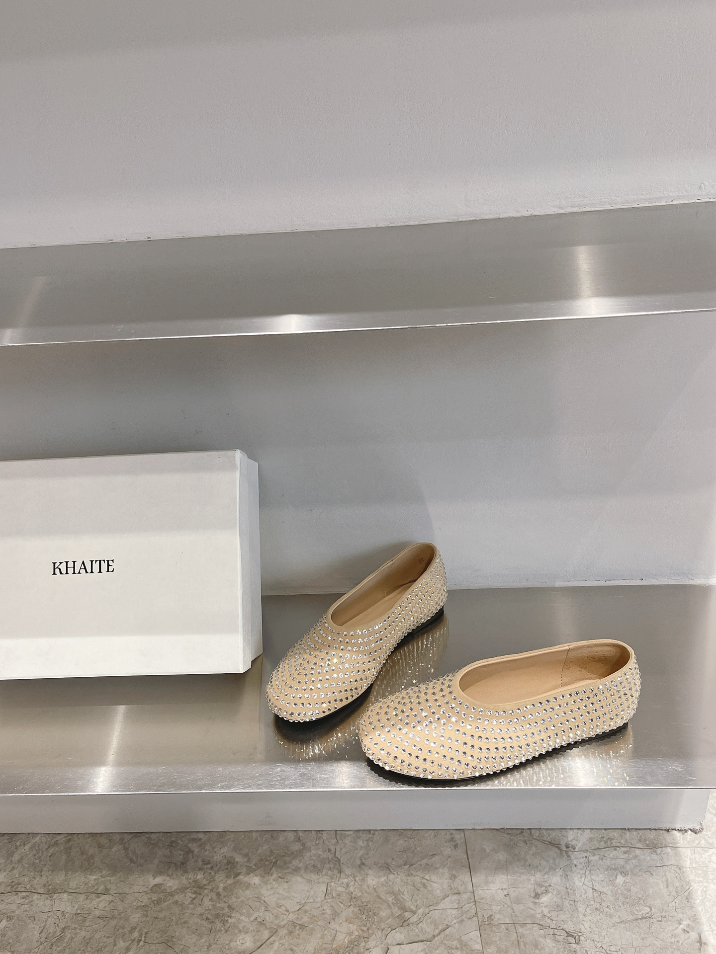 “Contemporary Ballet Shoes: Thin, Comfortable, Invincible Design with Italian Leather – 24 Springs Collection” - 图片 3